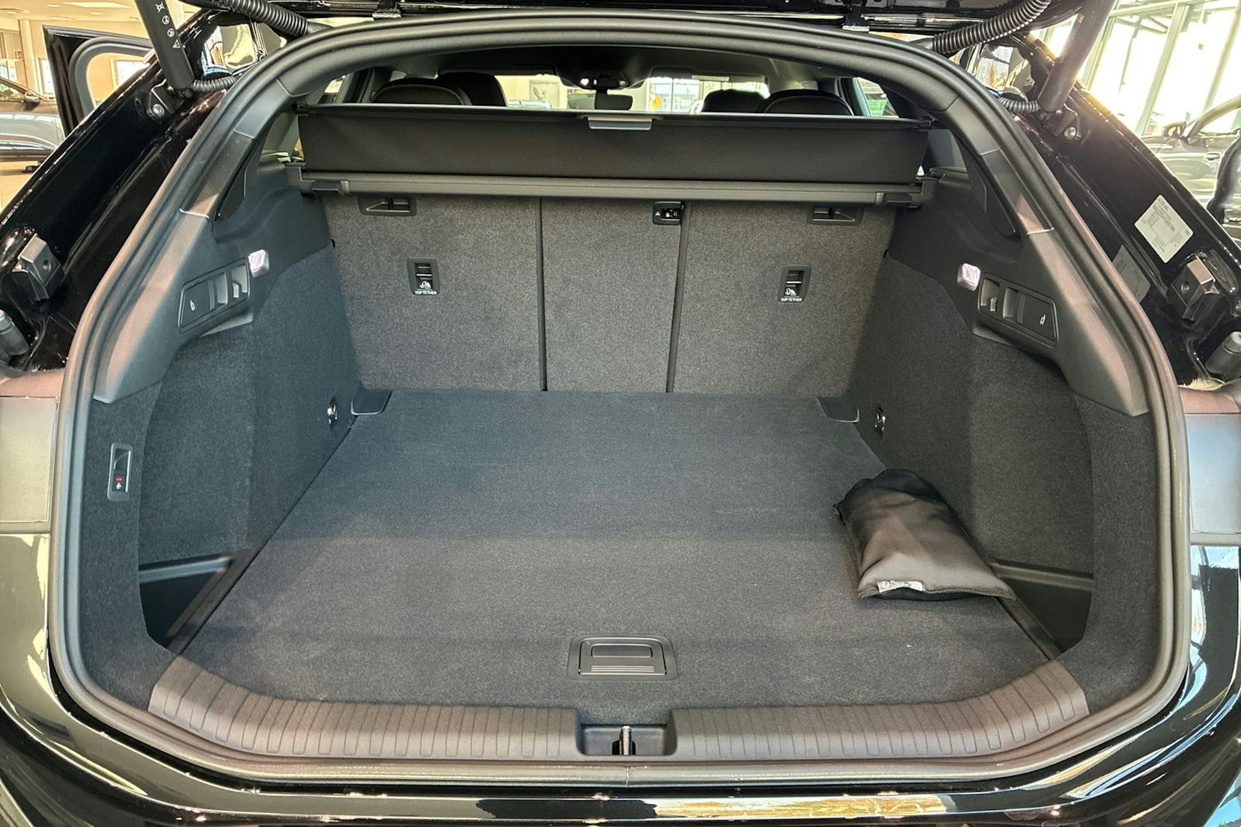 musta Audi A6 e-tron 2025 kuva 11.