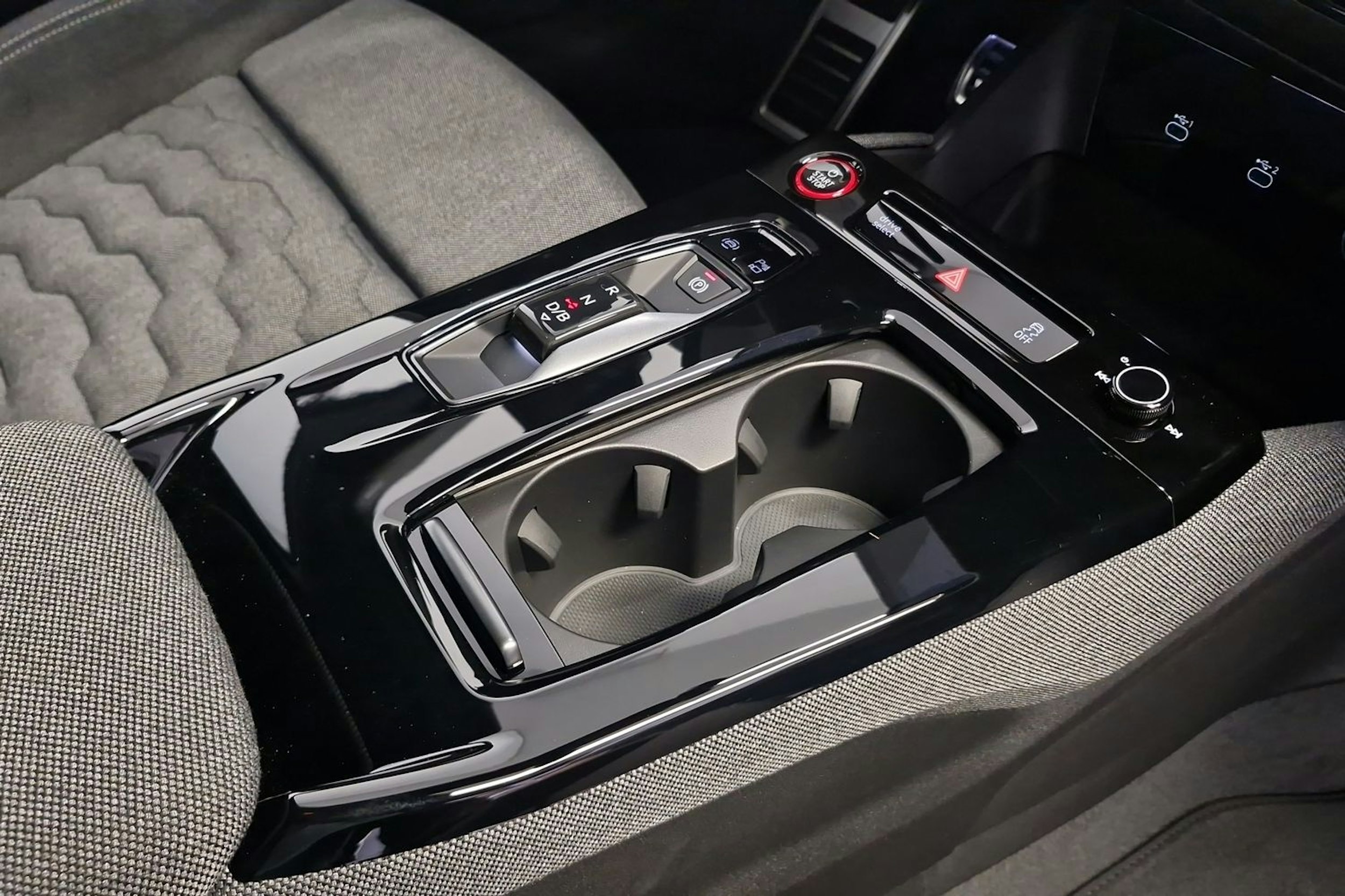 sininen Audi A6 e-tron 2025 kuva 10.