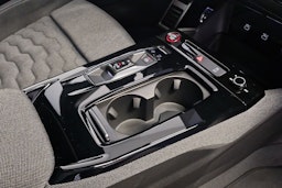 sininen Audi A6 e-tron 2025 kuva 10.