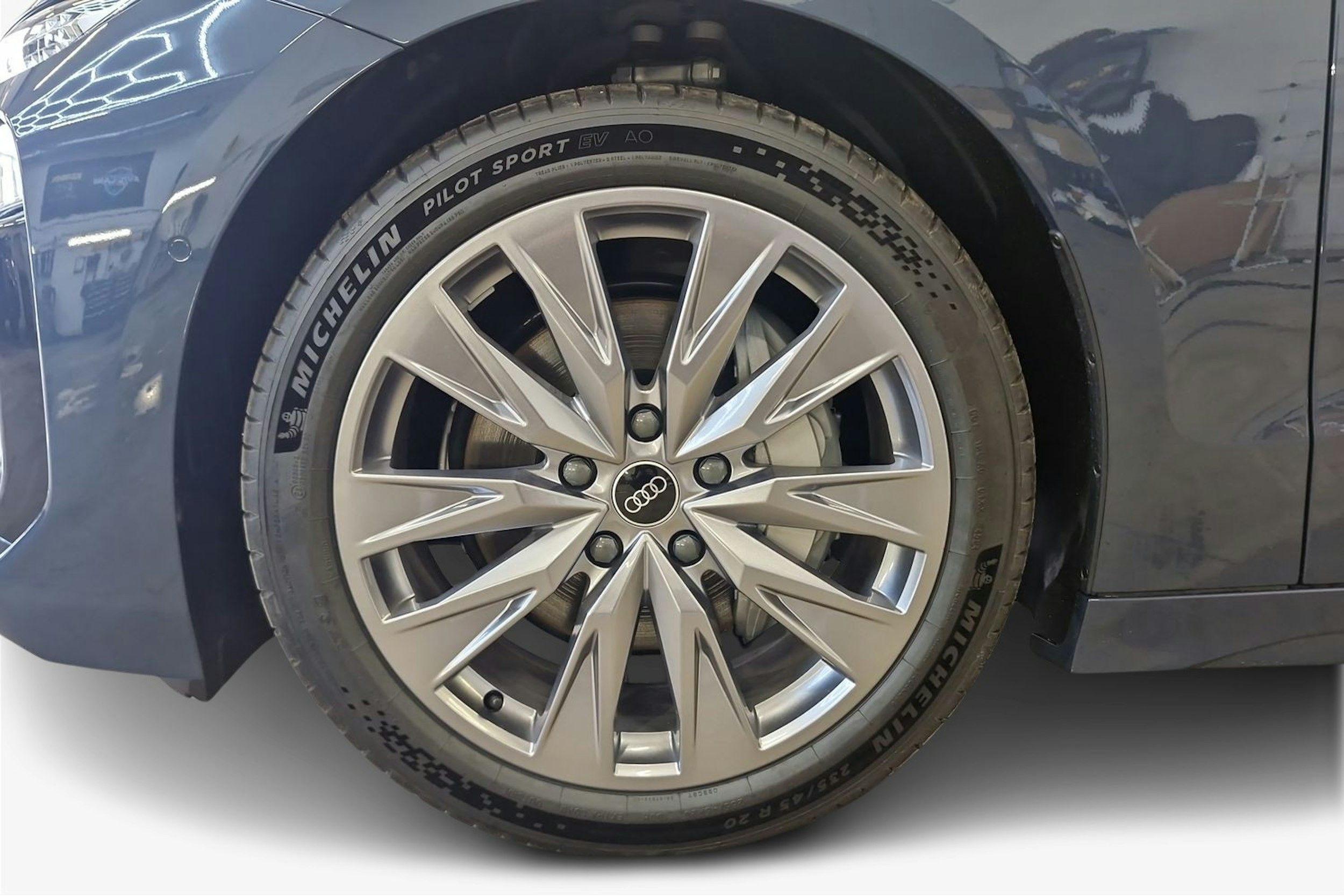 sininen Audi A6 e-tron 2025 kuva 16.