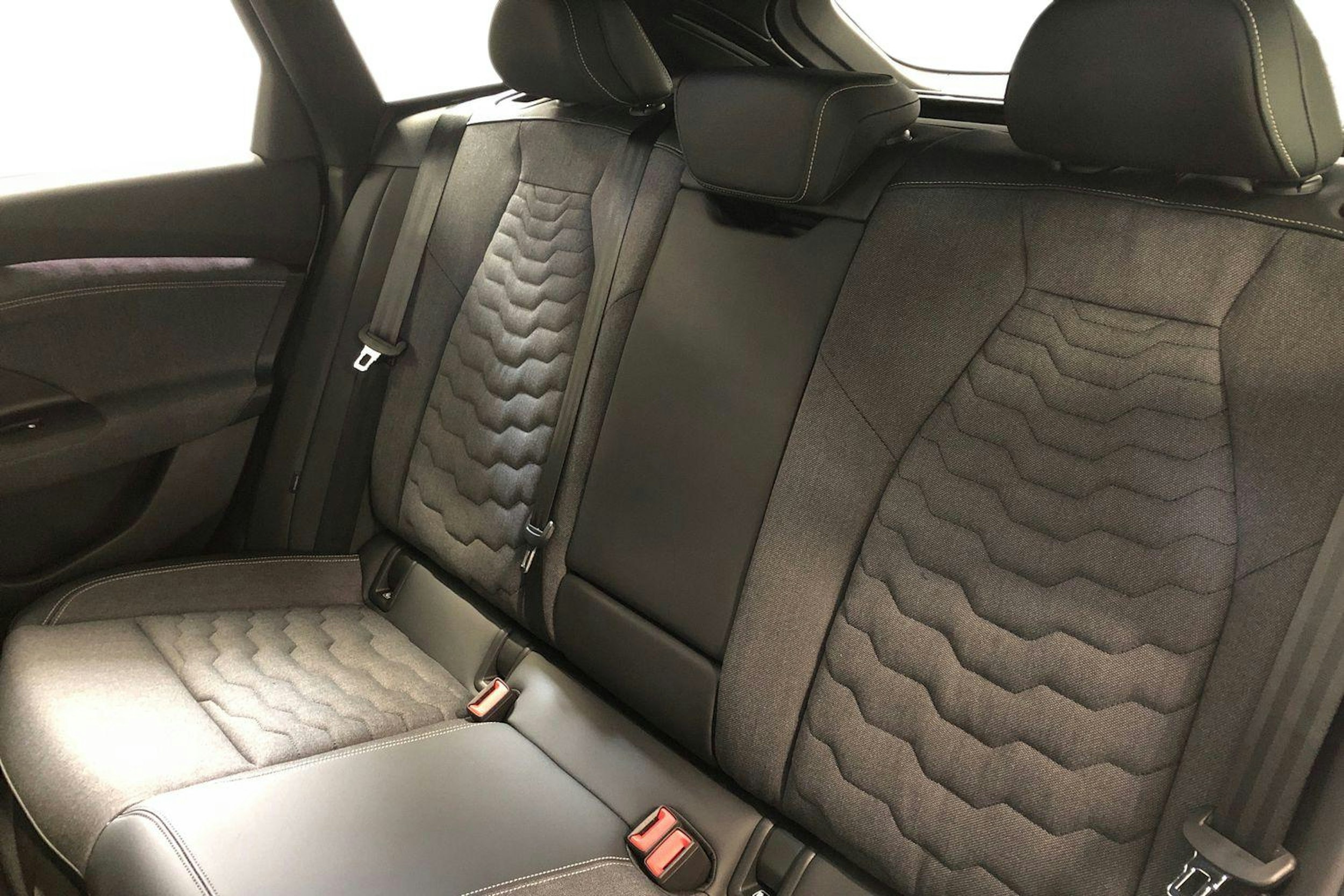 met. valkoinen Audi A6 e-tron 2025 kuva 8.