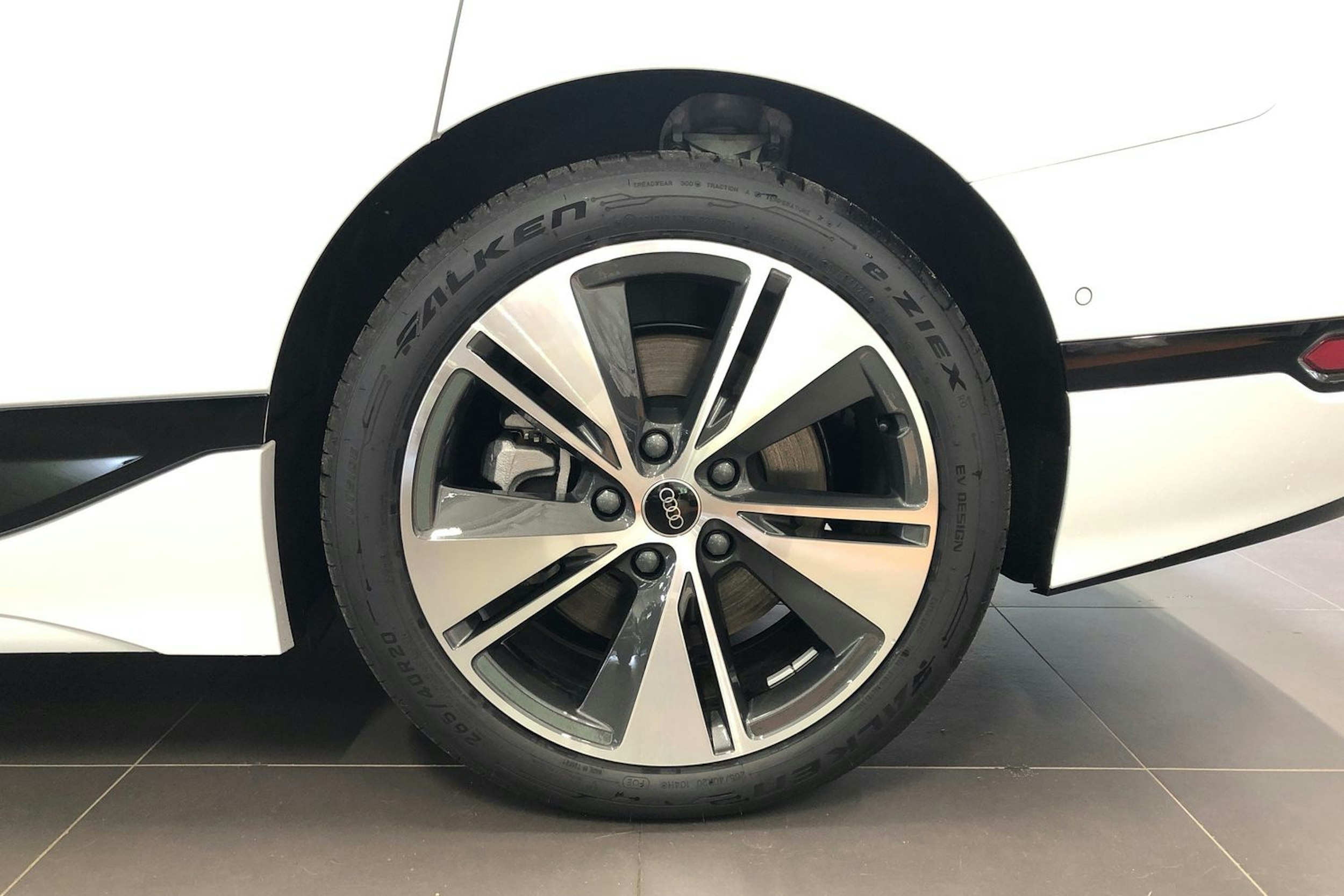met. valkoinen Audi A6 e-tron 2025 kuva 10.