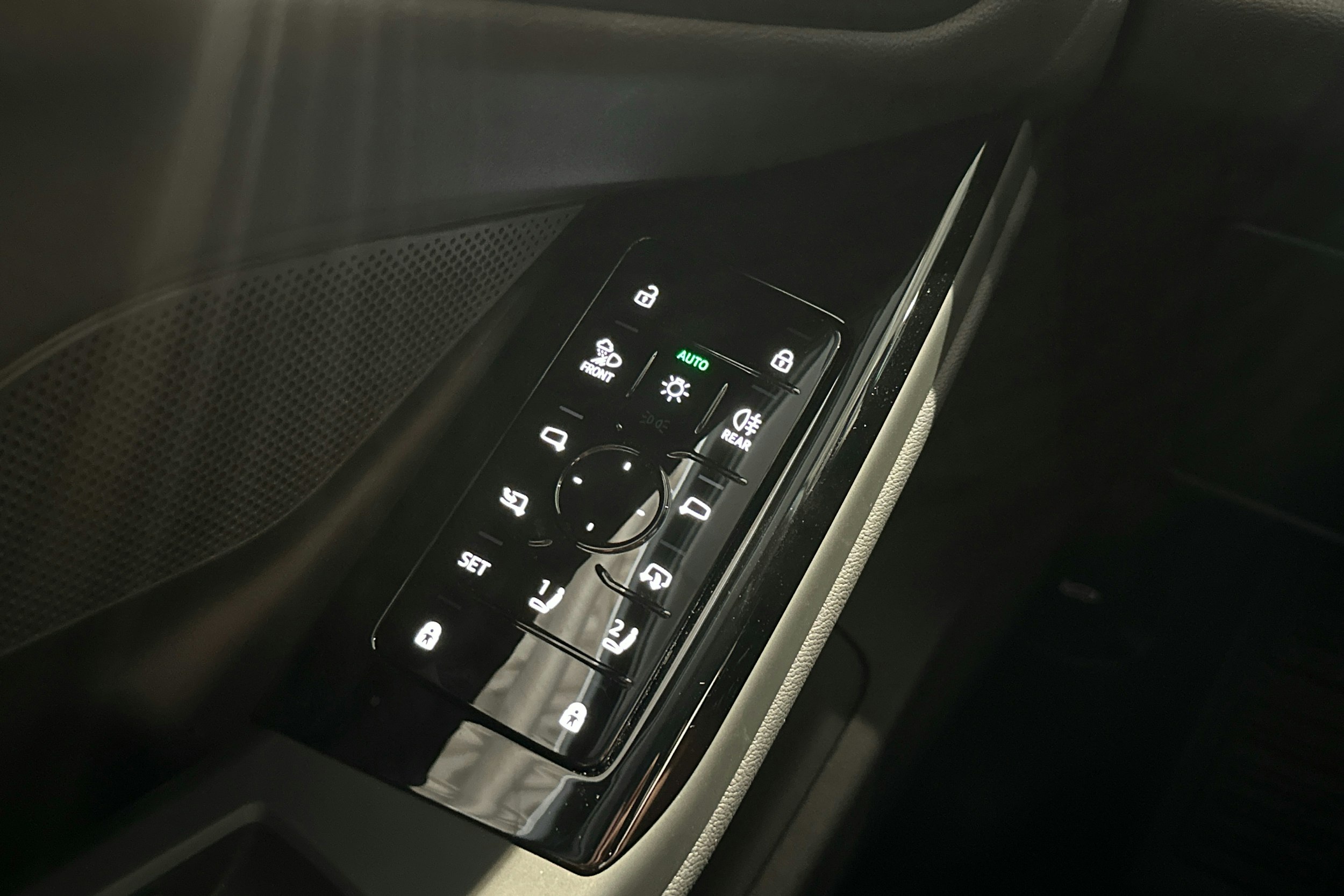 met. musta Audi A6 e-tron 2025 kuva 12.
