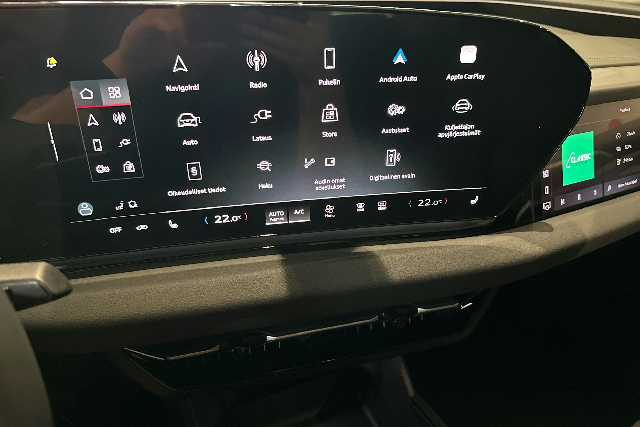 met. musta Audi A6 e-tron 2025 kuva 18.