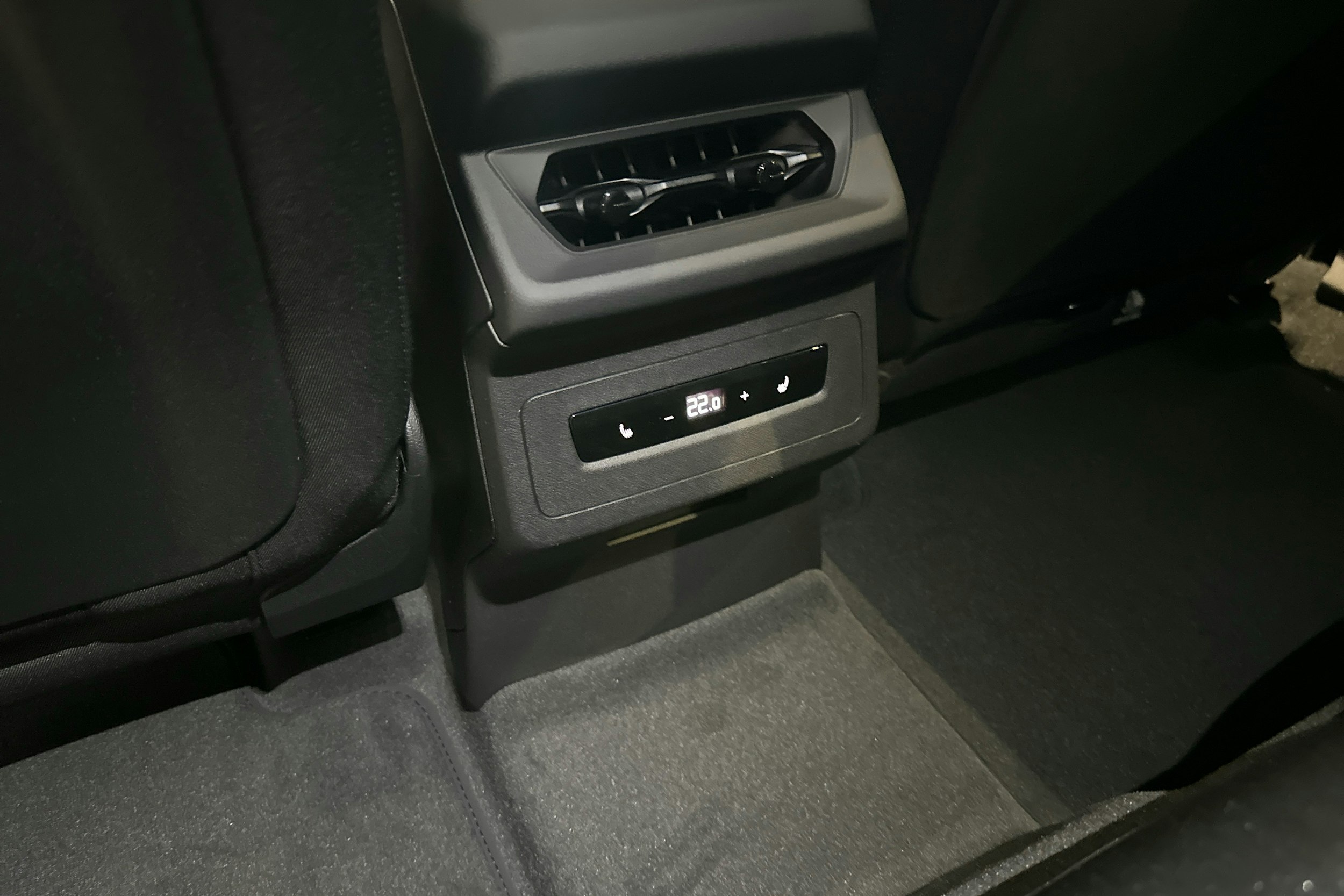 met. musta Audi A6 e-tron 2025 kuva 30.