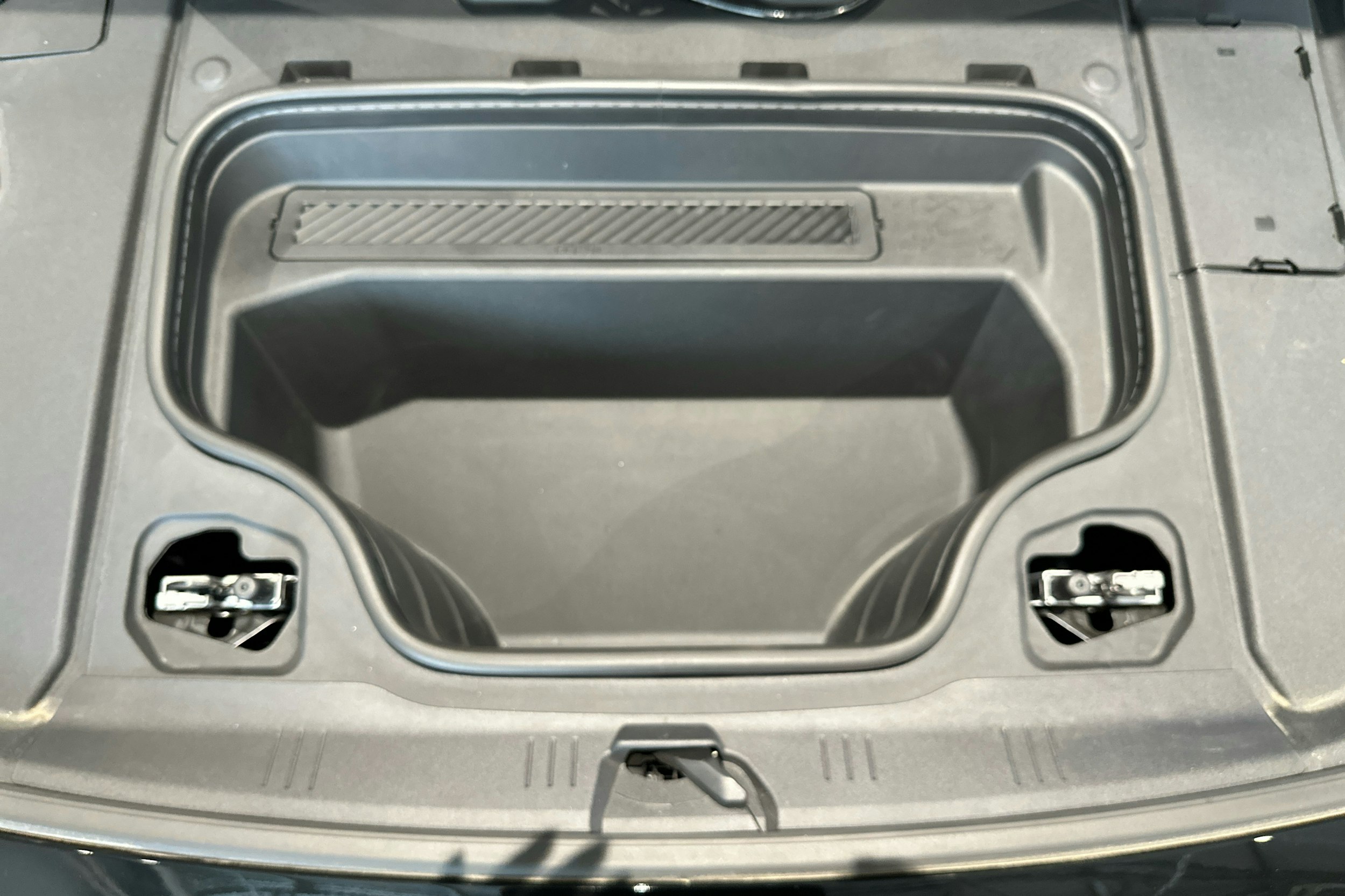 met. musta Audi A6 e-tron 2025 kuva 35.