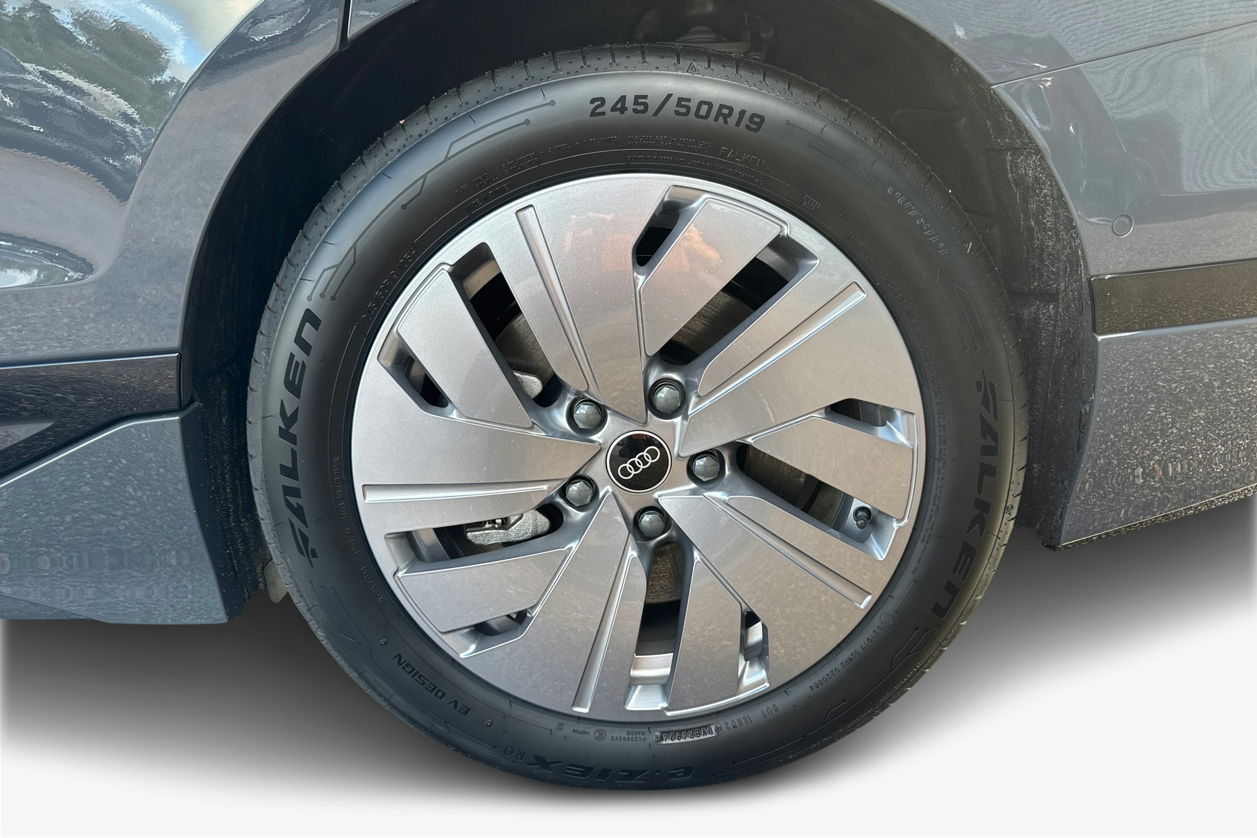 harmaa Audi A6 e-tron 2025 kuva 9.