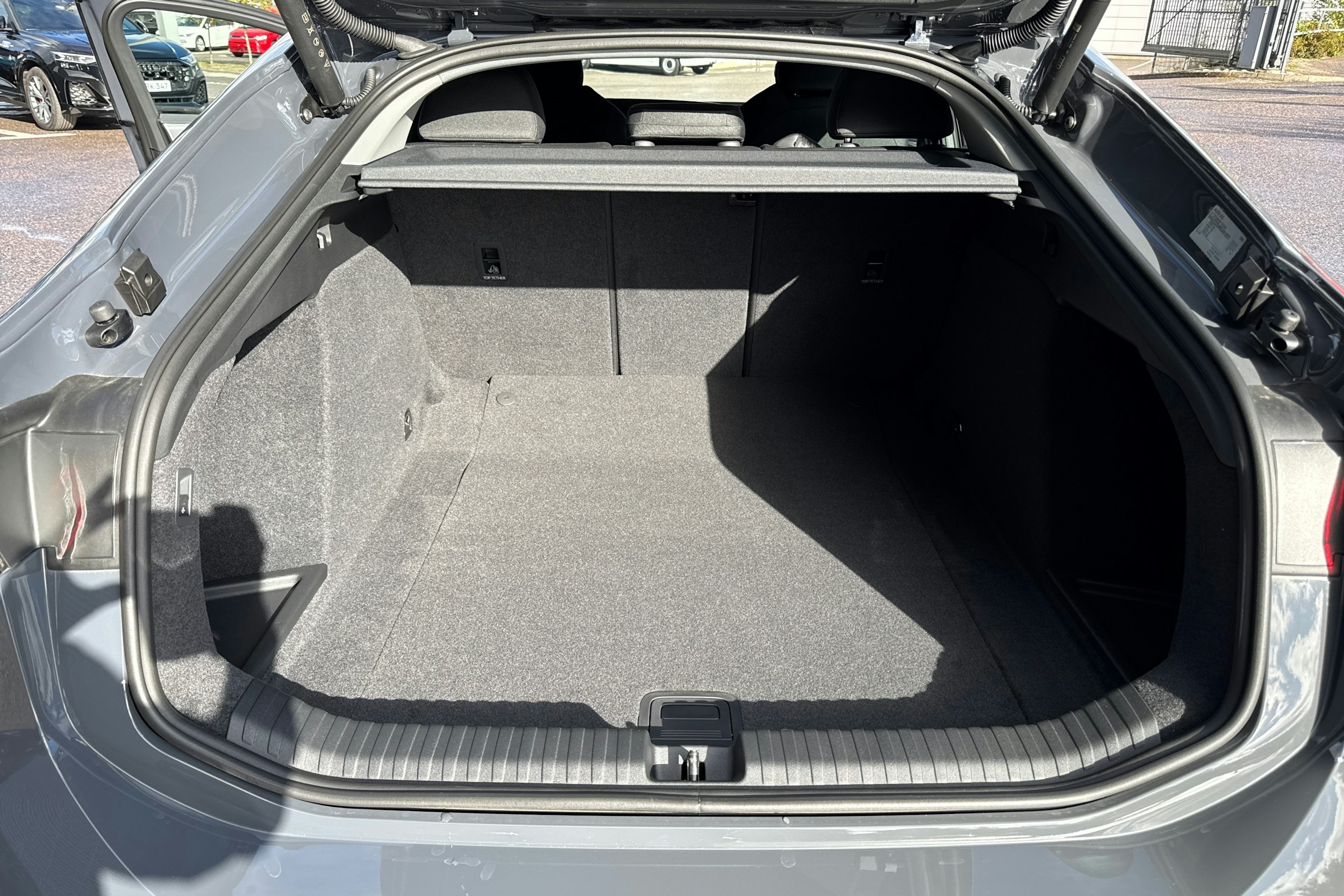 harmaa Audi A6 e-tron 2025 kuva 14.