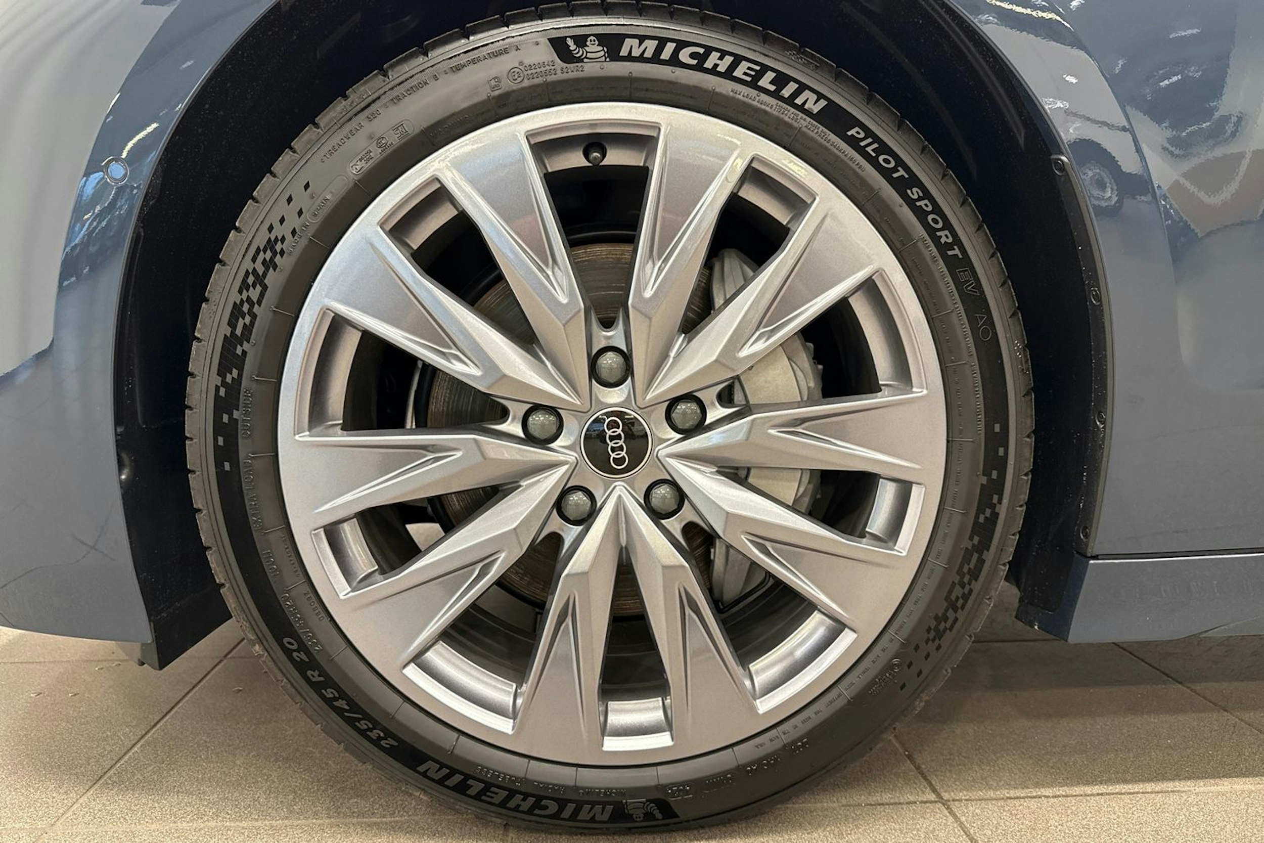 plasma sininen Audi A6 e-tron 2025 kuva 9.