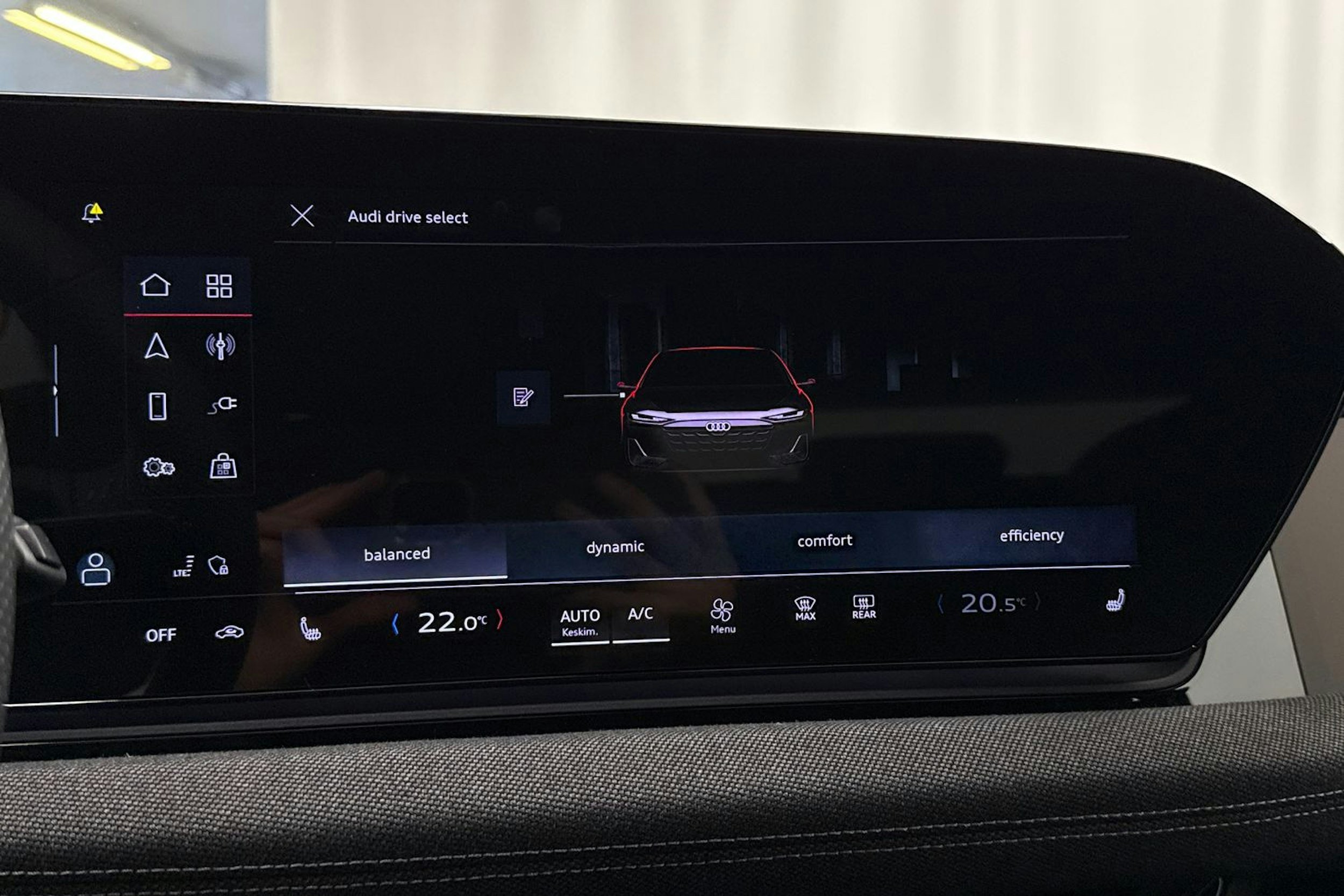 plasma sininen Audi A6 e-tron 2025 kuva 31.