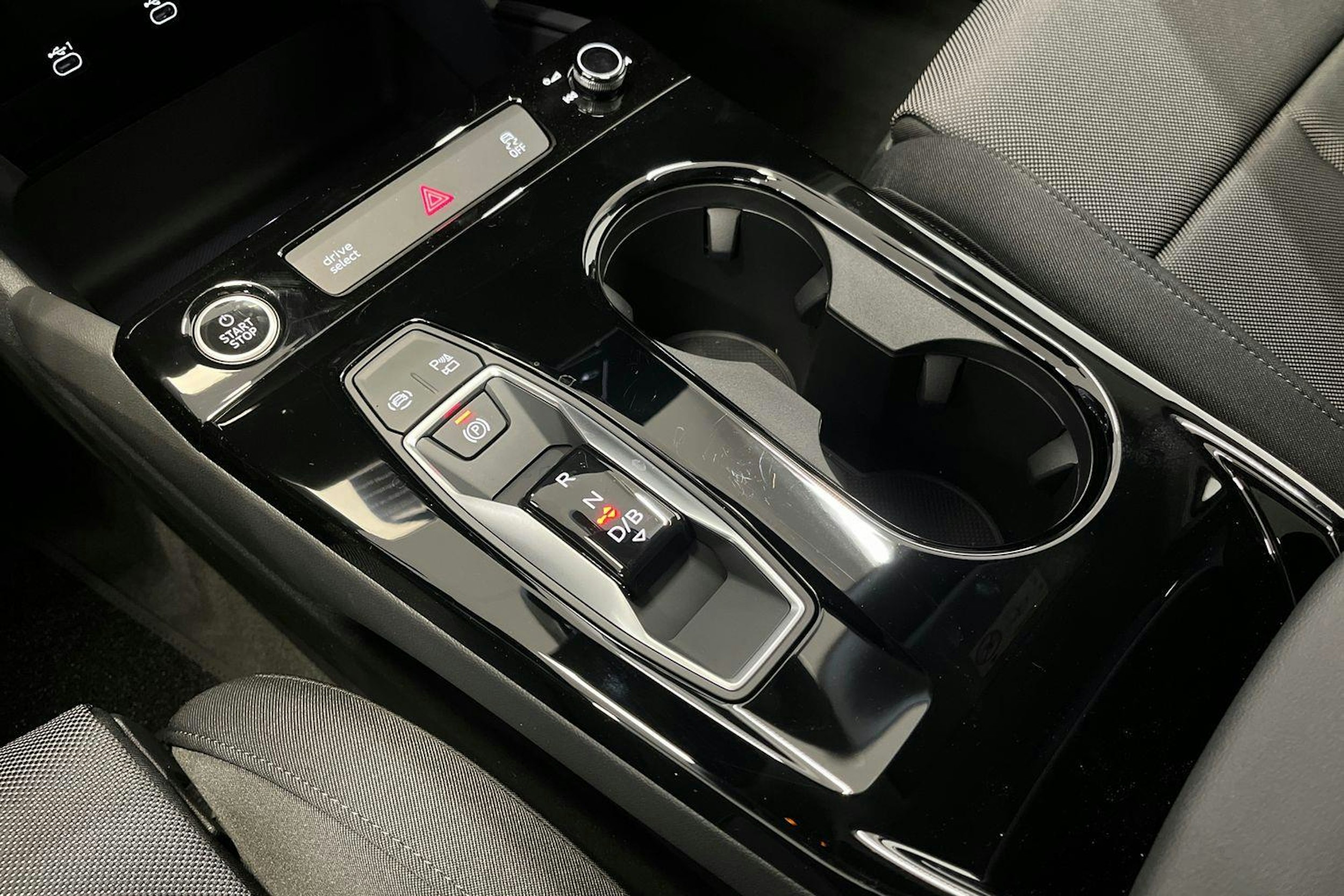 mythos musta Audi A6 e-tron 2025 kuva 11.