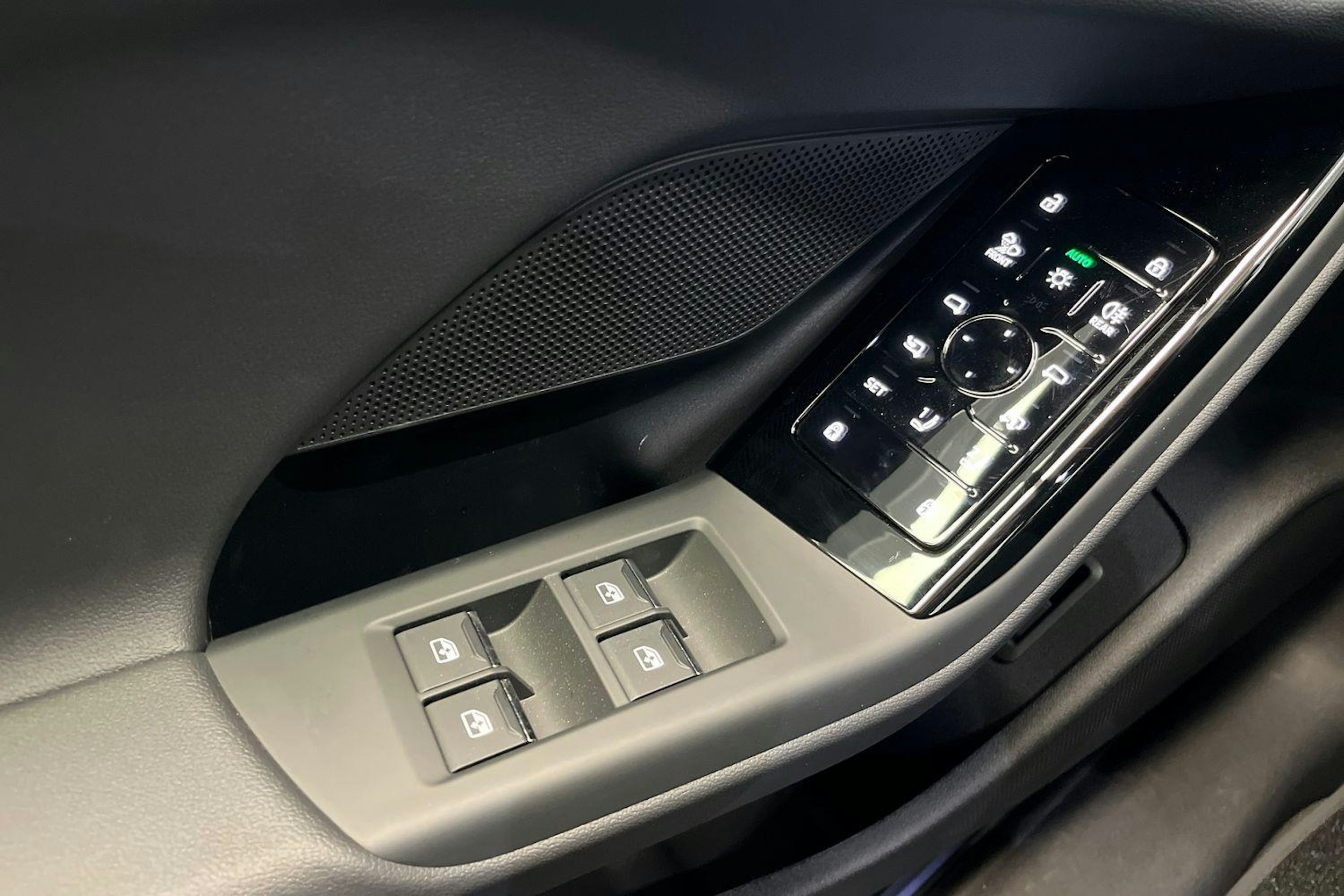 mythos musta Audi A6 e-tron 2025 kuva 12.