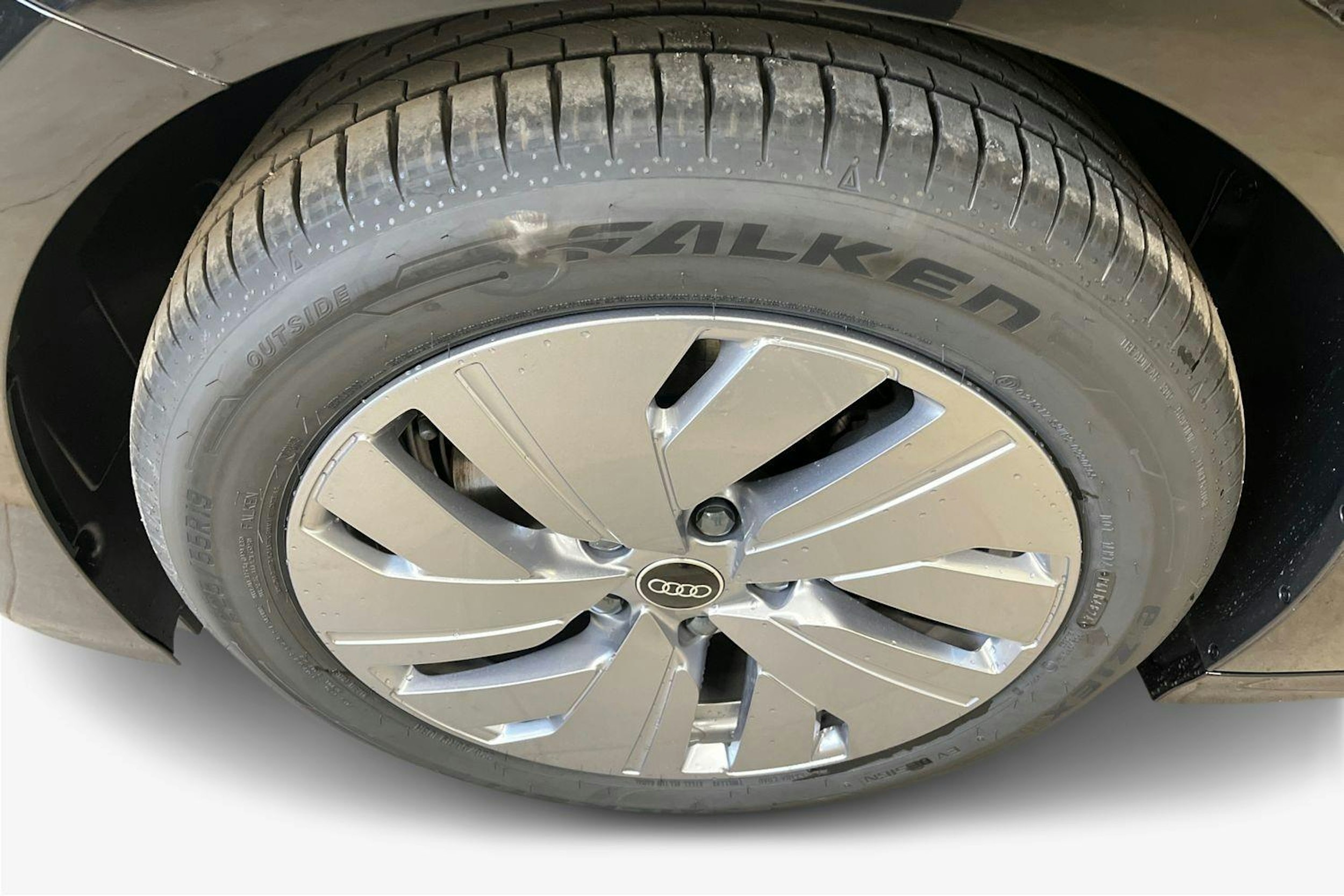 mythos musta Audi A6 e-tron 2025 kuva 21.