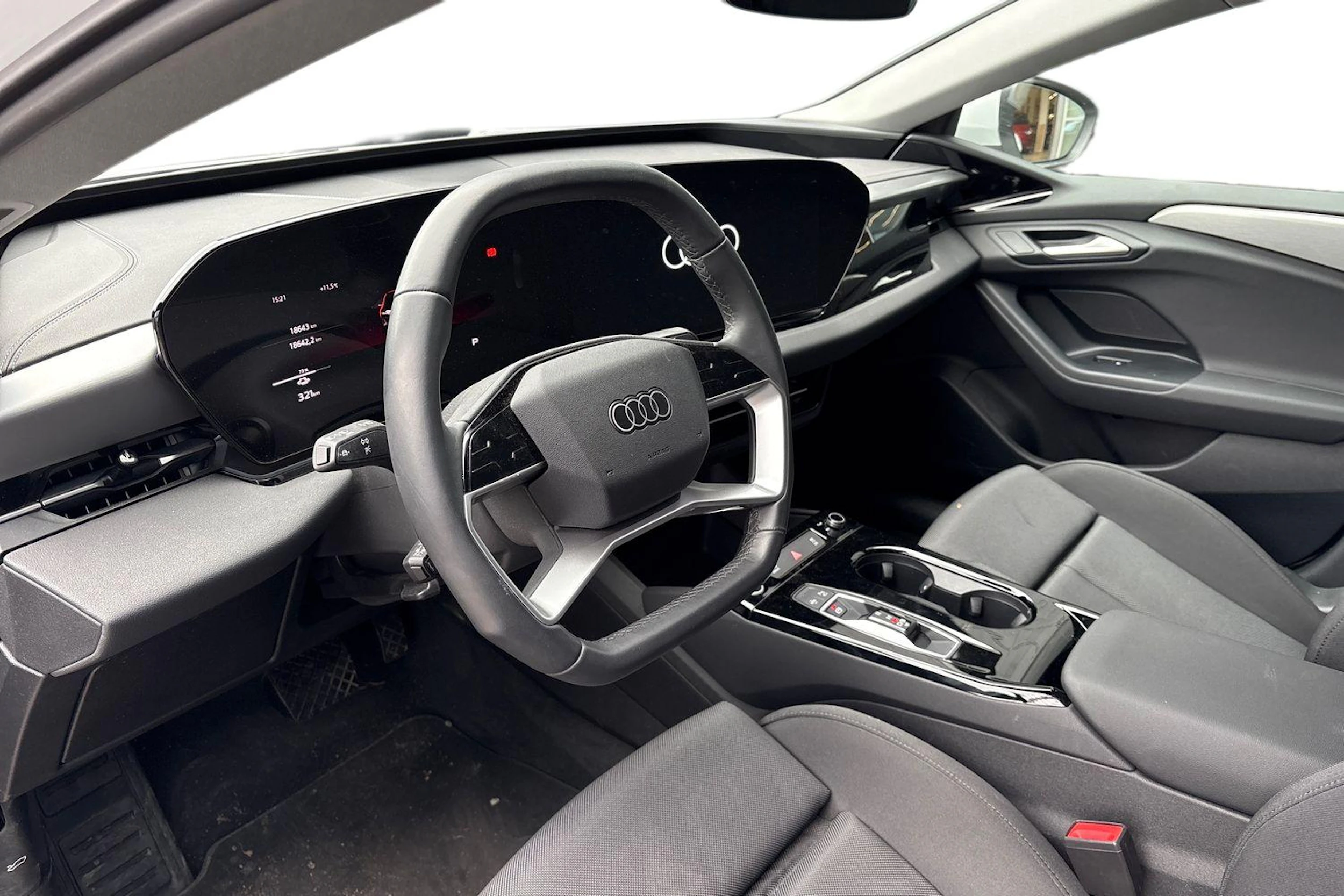 valkoinen Audi A6 e-tron 2025 kuva 3.