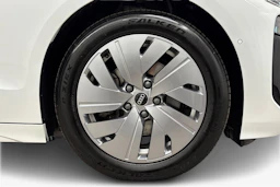valkoinen Audi A6 e-tron 2025 kuva 12.