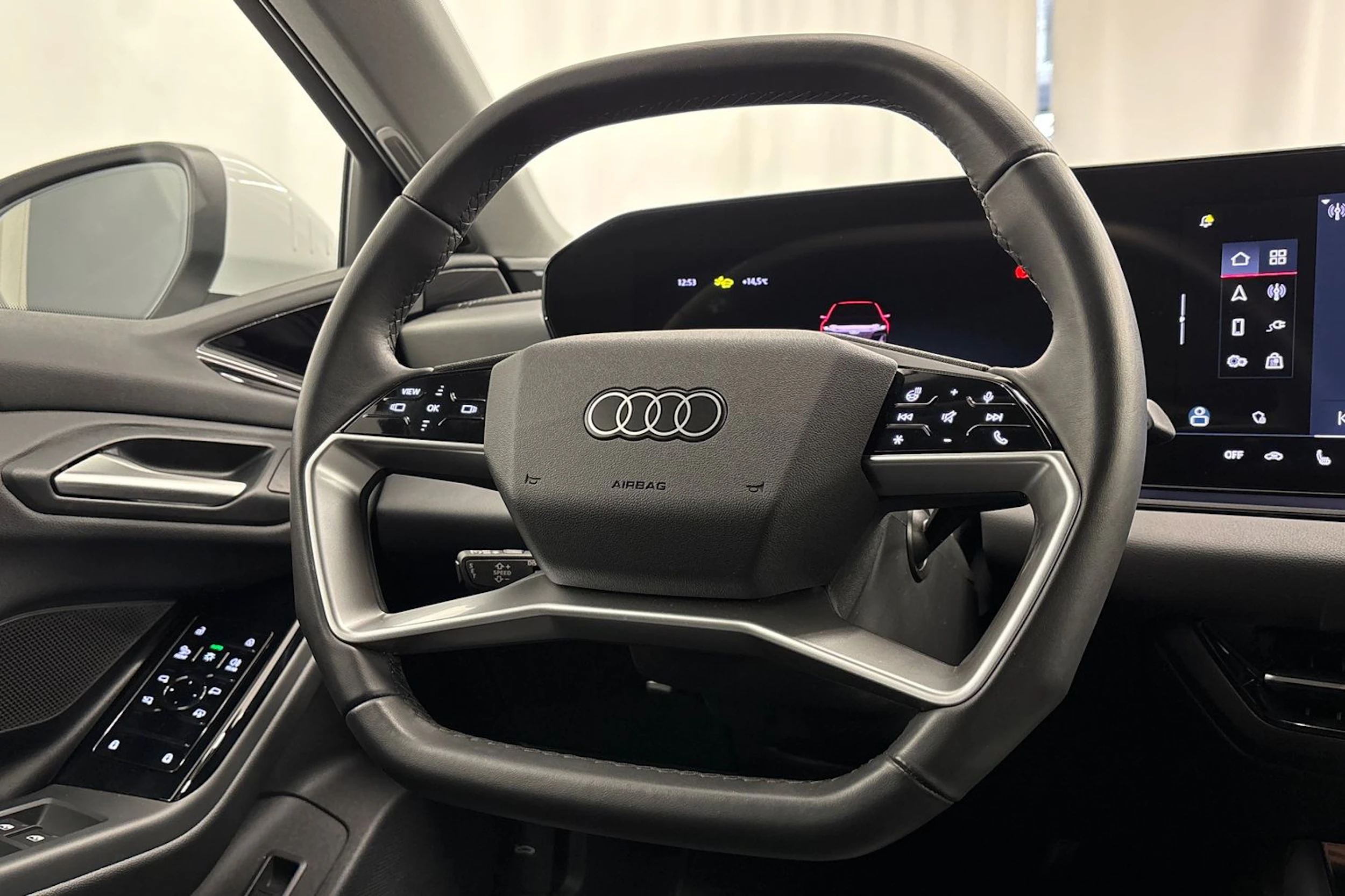 valkoinen Audi A6 e-tron 2025 kuva 16.