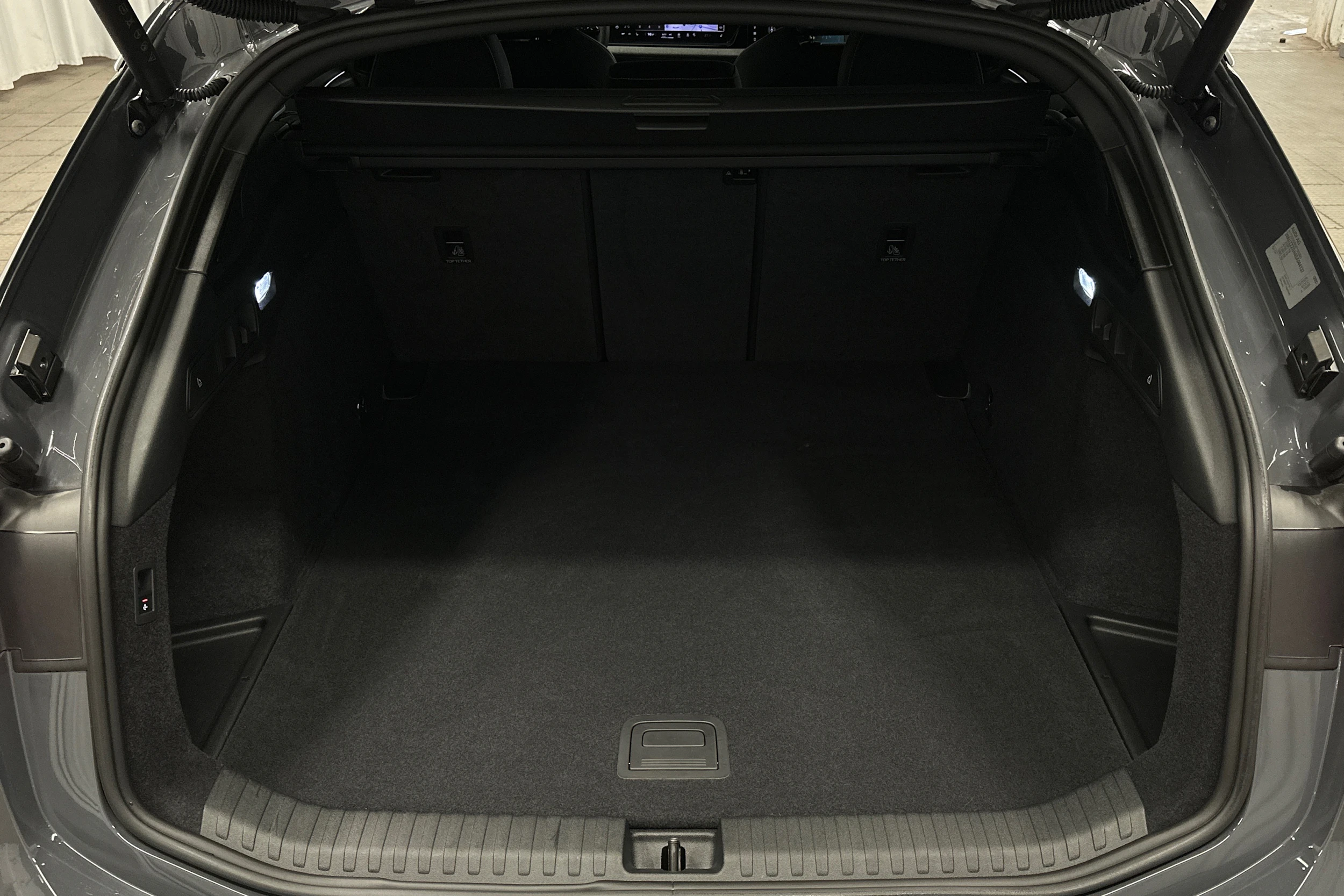 harmaa Audi A6 e-tron 2025 kuva 11.