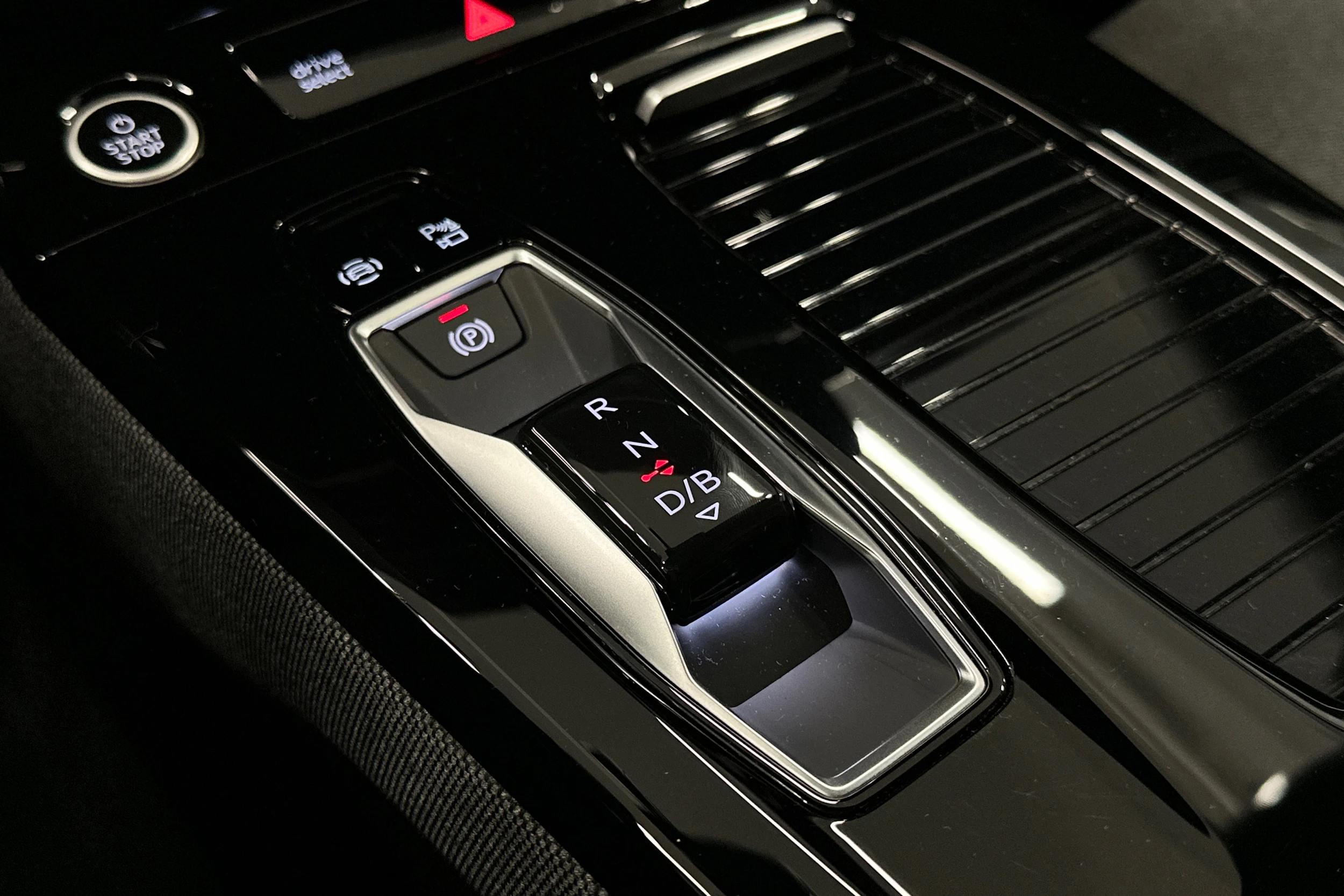 harmaa Audi A6 e-tron 2025 kuva 35.