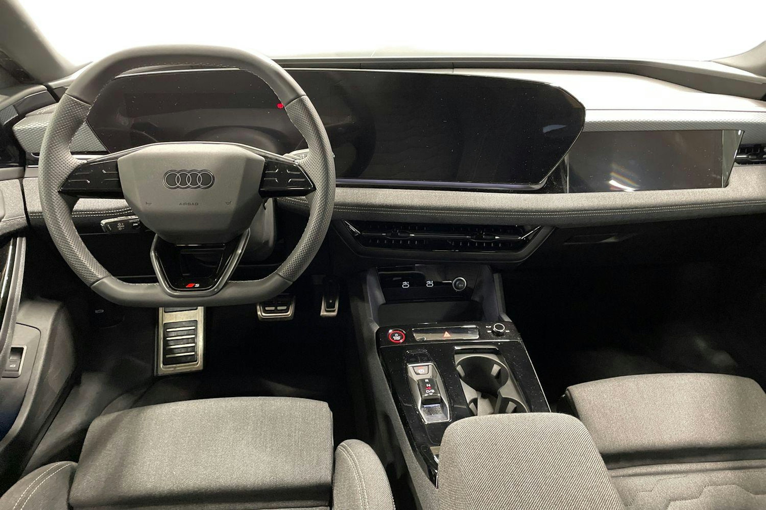 musta Audi A6 e-tron 2025 kuva 9.