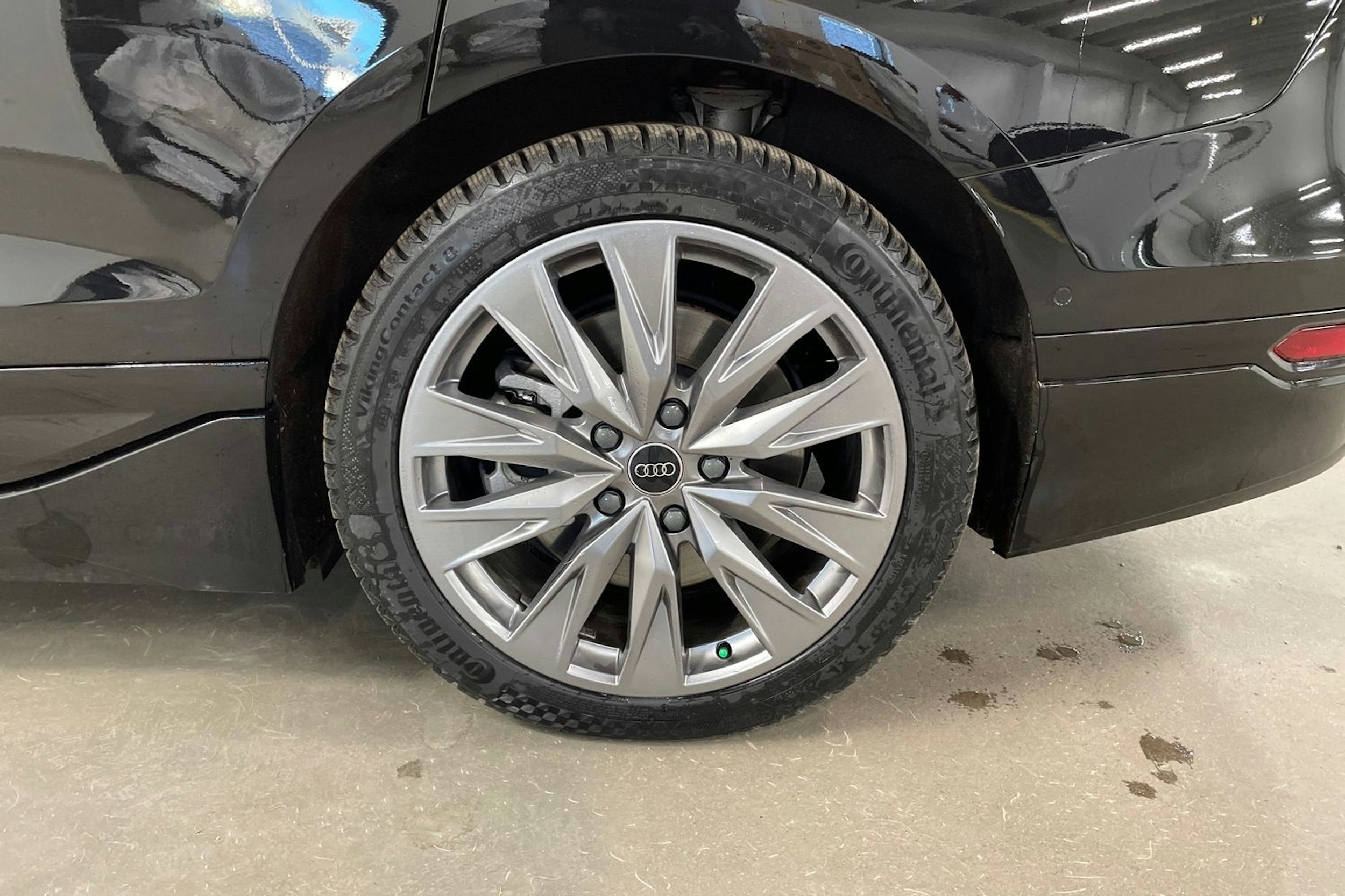 musta Audi A6 e-tron 2025 kuva 13.