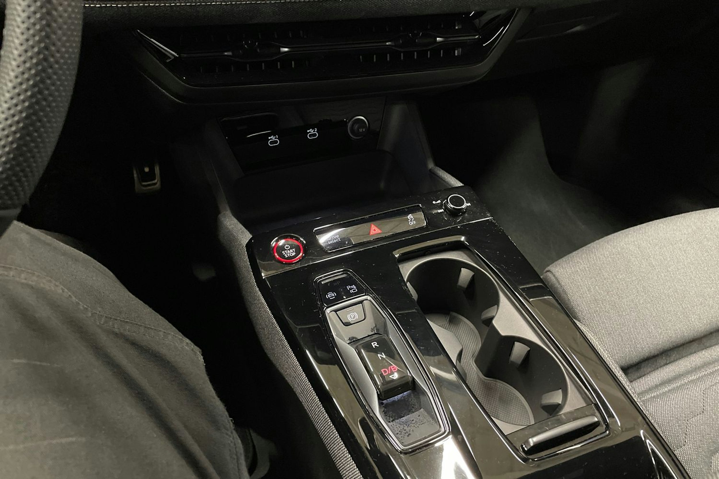 musta Audi A6 e-tron 2025 kuva 17.