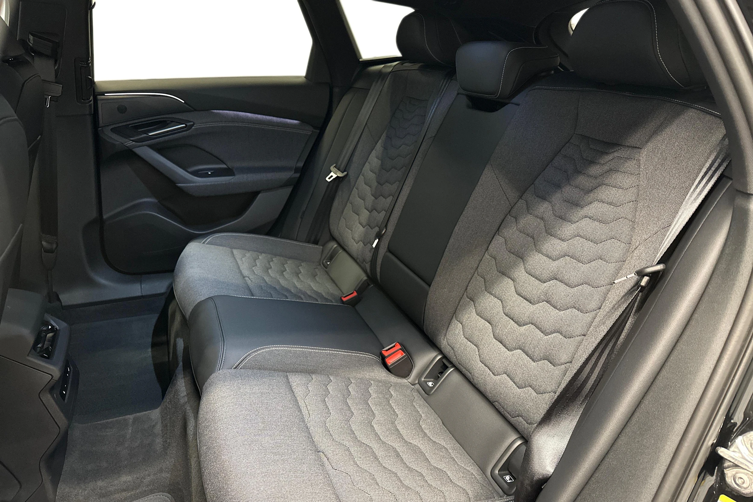 musta Audi A6 e-tron 2025 kuva 8.