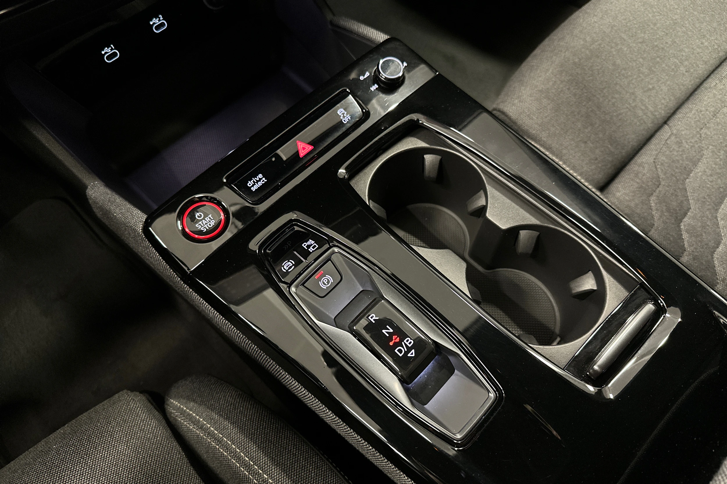 musta Audi A6 e-tron 2025 kuva 33.