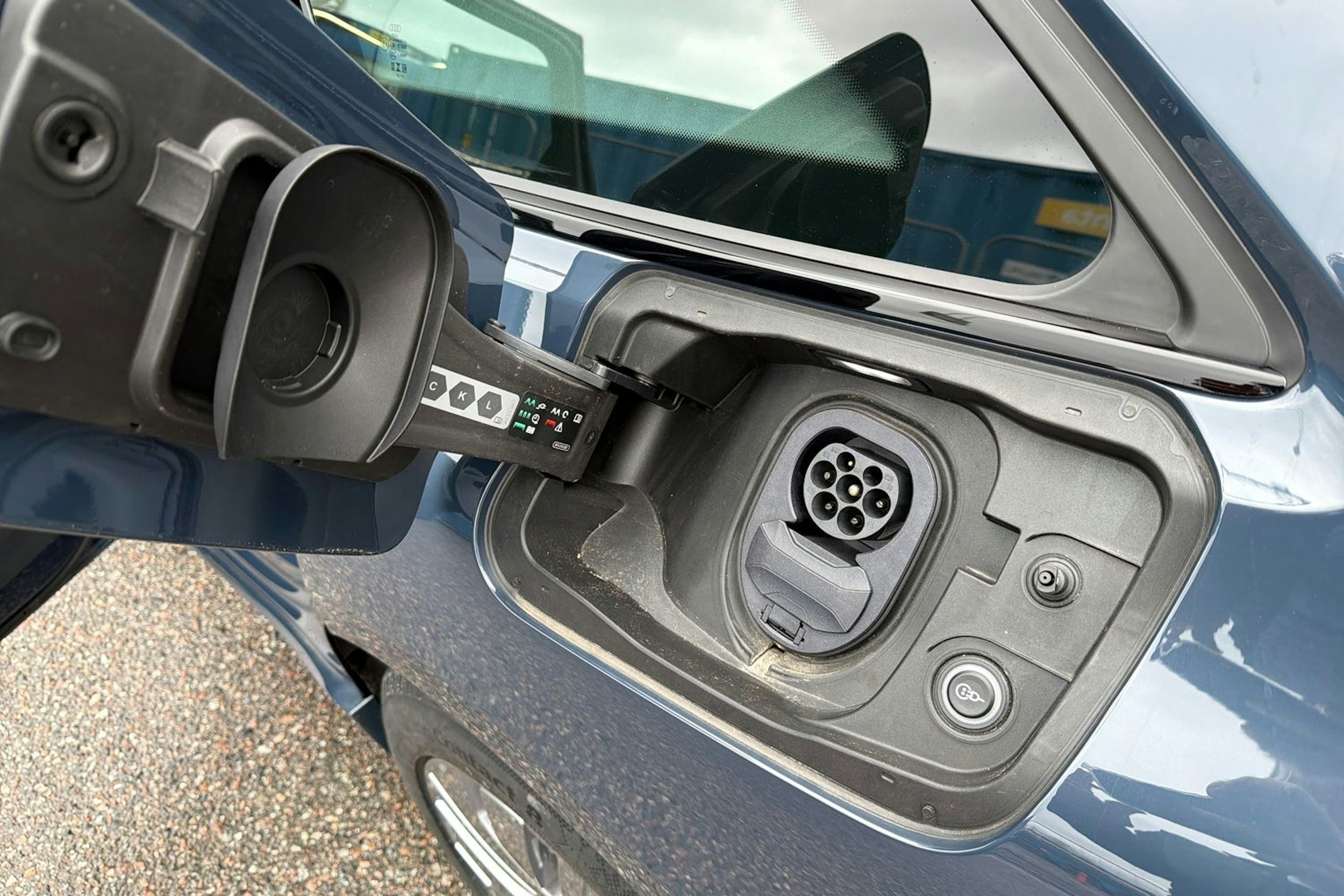 met. sininen Audi A6 e-tron 2025 kuva 11.