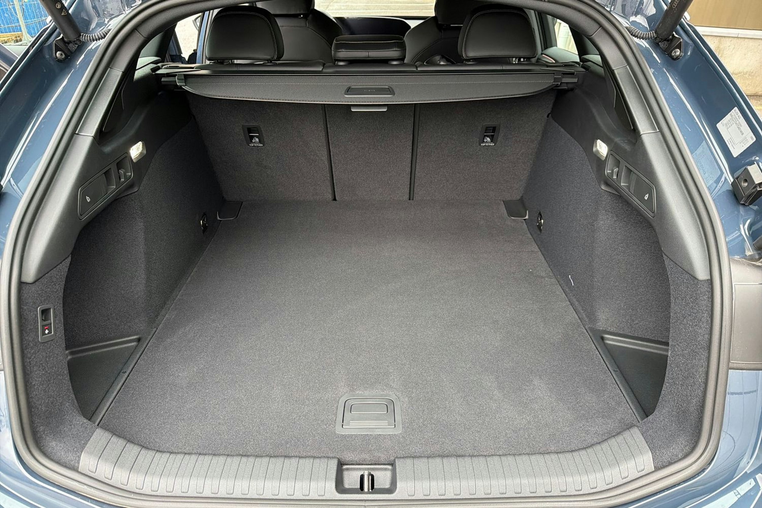 met. sininen Audi A6 e-tron 2025 kuva 12.