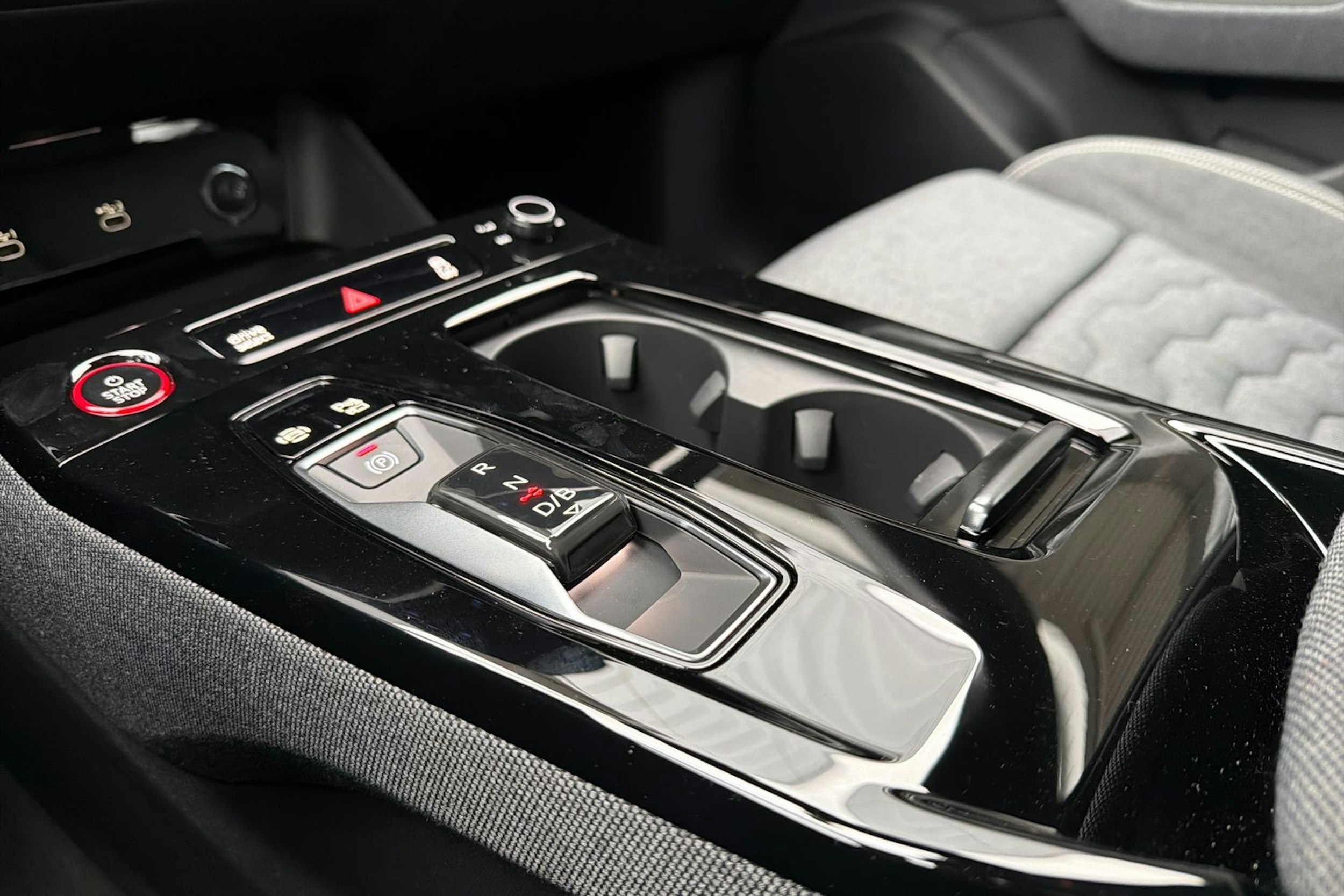 met. sininen Audi A6 e-tron 2025 kuva 20.