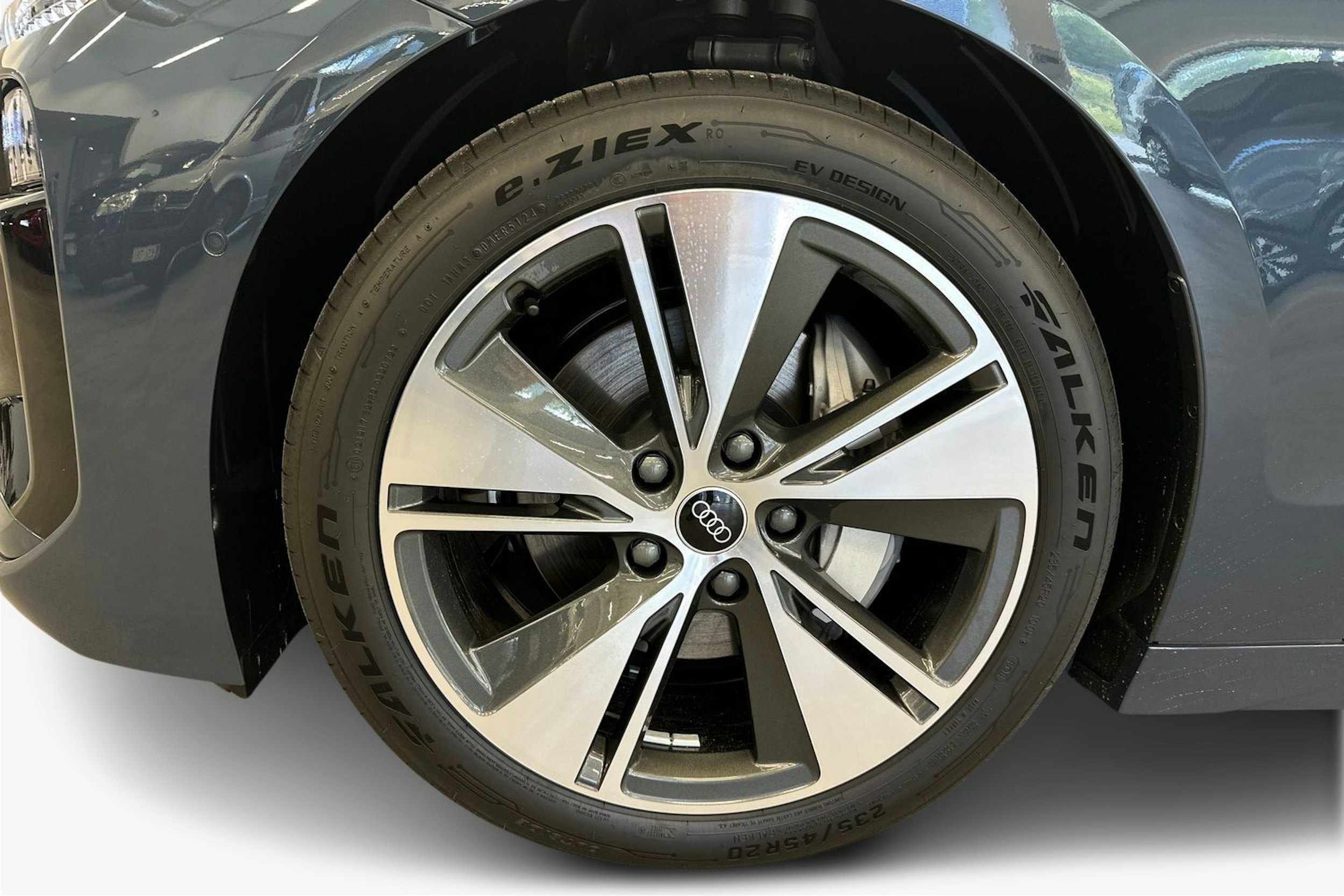 sininen Audi A6 e-tron 2025 kuva 9.