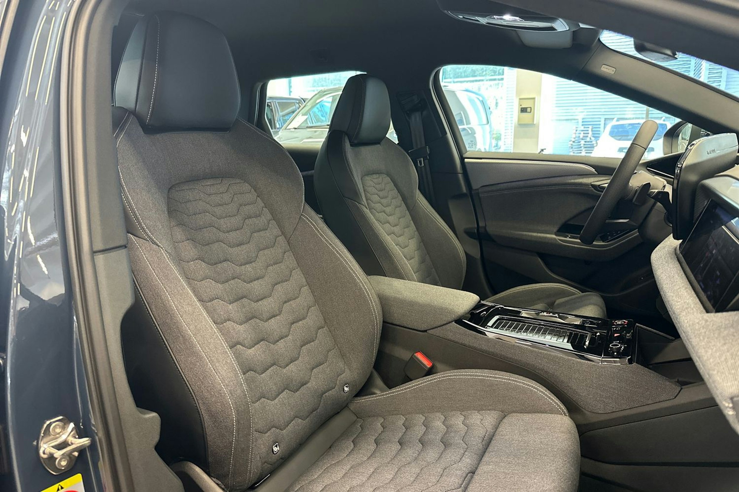 sininen Audi A6 e-tron 2025 kuva 14.