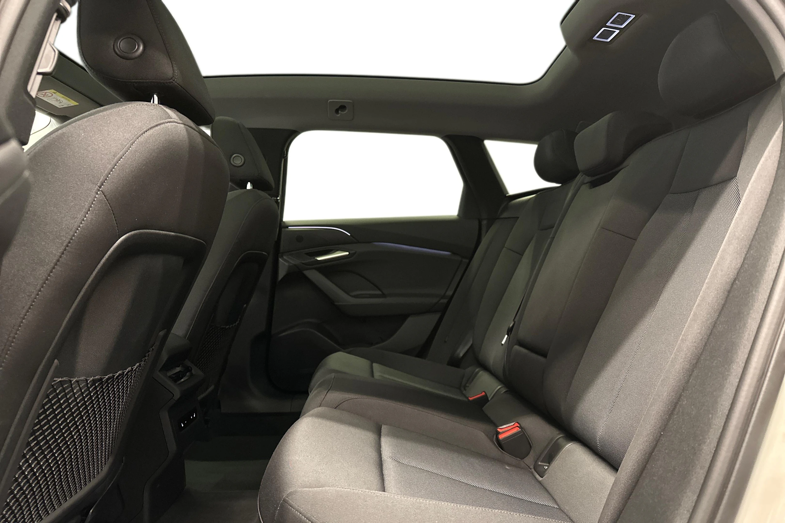 beige Audi A6 e-tron 2025 kuva 8.