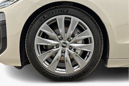 beige Audi A6 e-tron 2025 kuva 9.