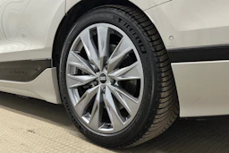 beige Audi A6 e-tron 2025 kuva 10.