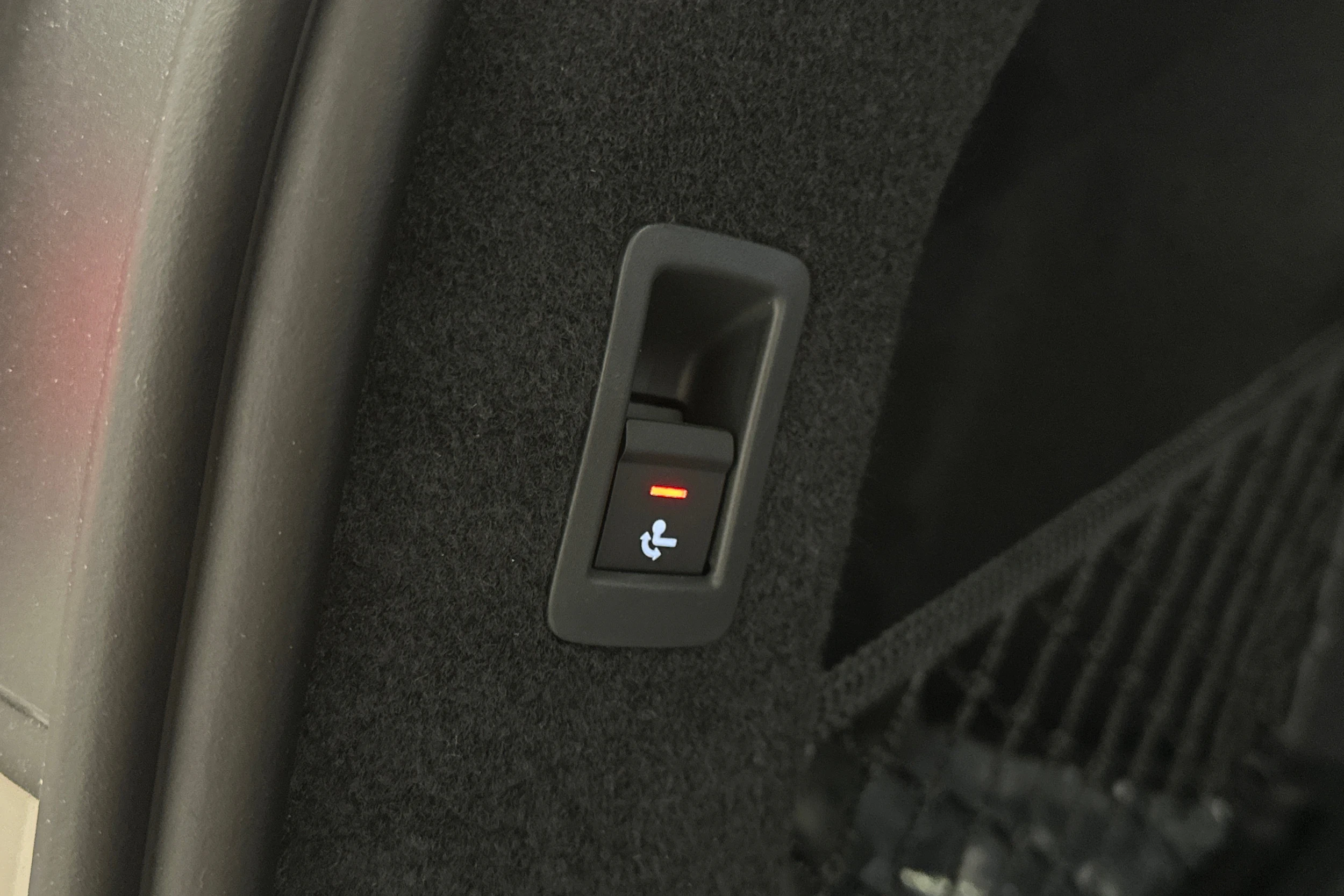 beige Audi A6 e-tron 2025 kuva 13.