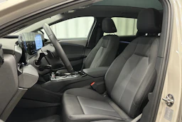 beige Audi A6 e-tron 2025 kuva 15.