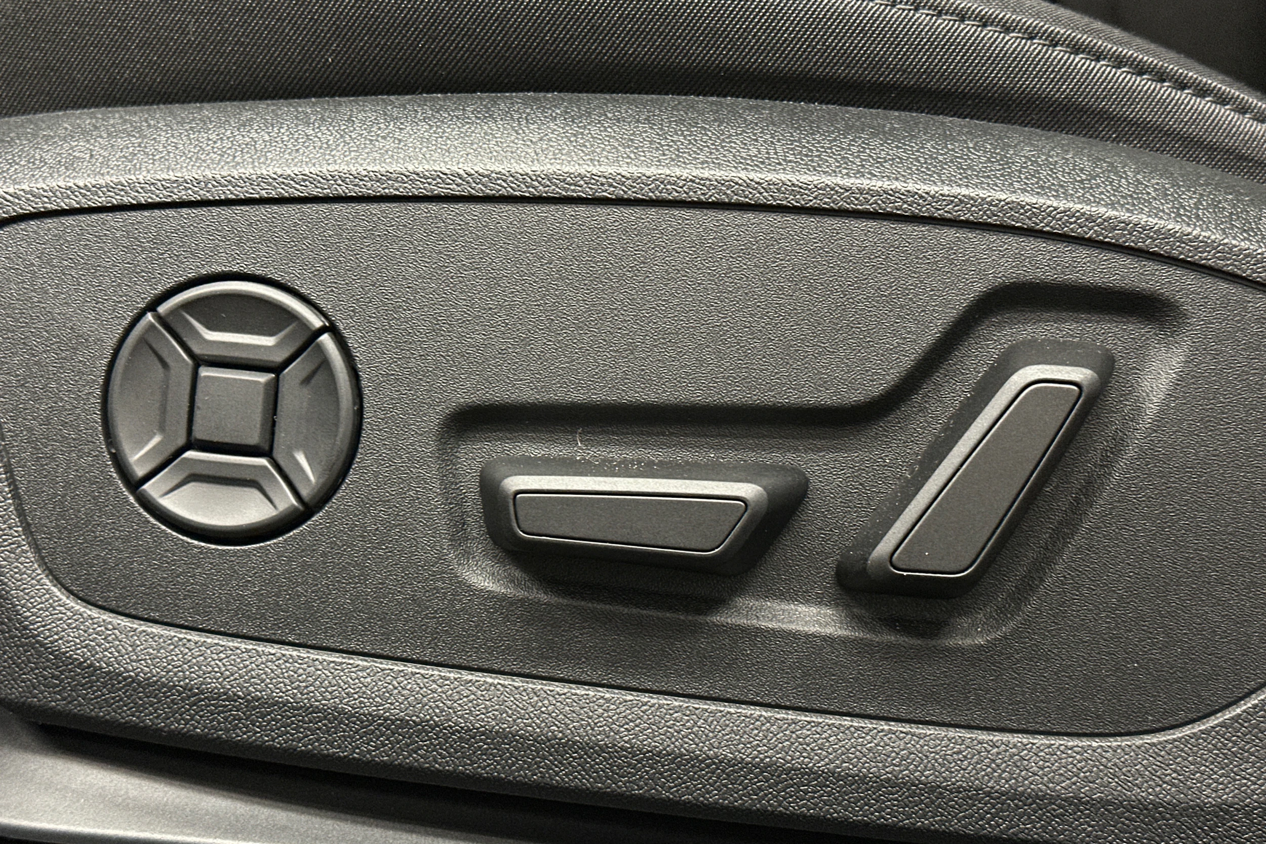 beige Audi A6 e-tron 2025 kuva 16.