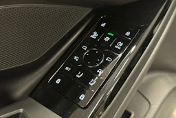 beige Audi A6 e-tron 2025 kuva 17.