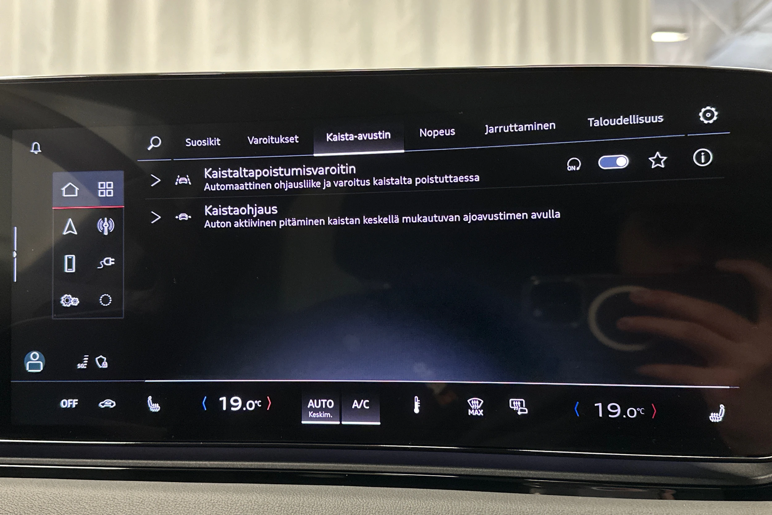 beige Audi A6 e-tron 2025 kuva 29.