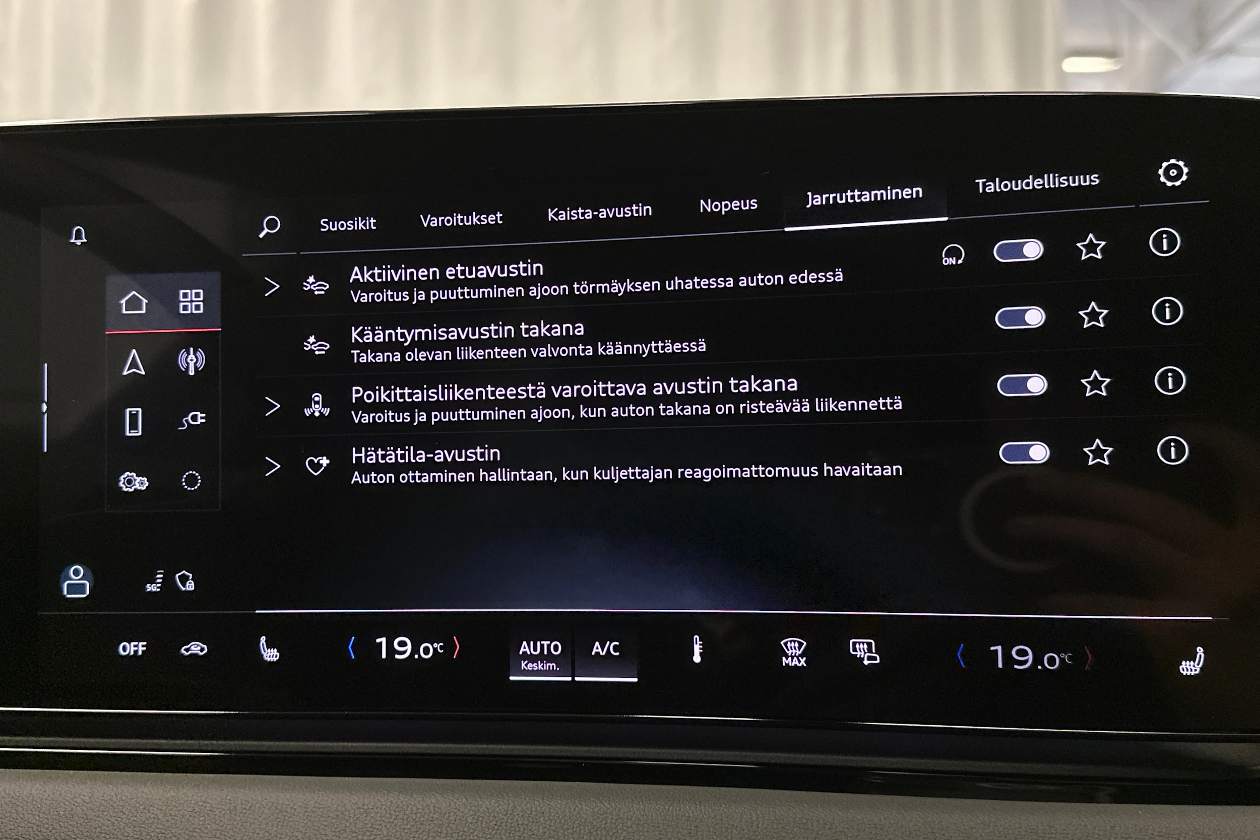 beige Audi A6 e-tron 2025 kuva 31.