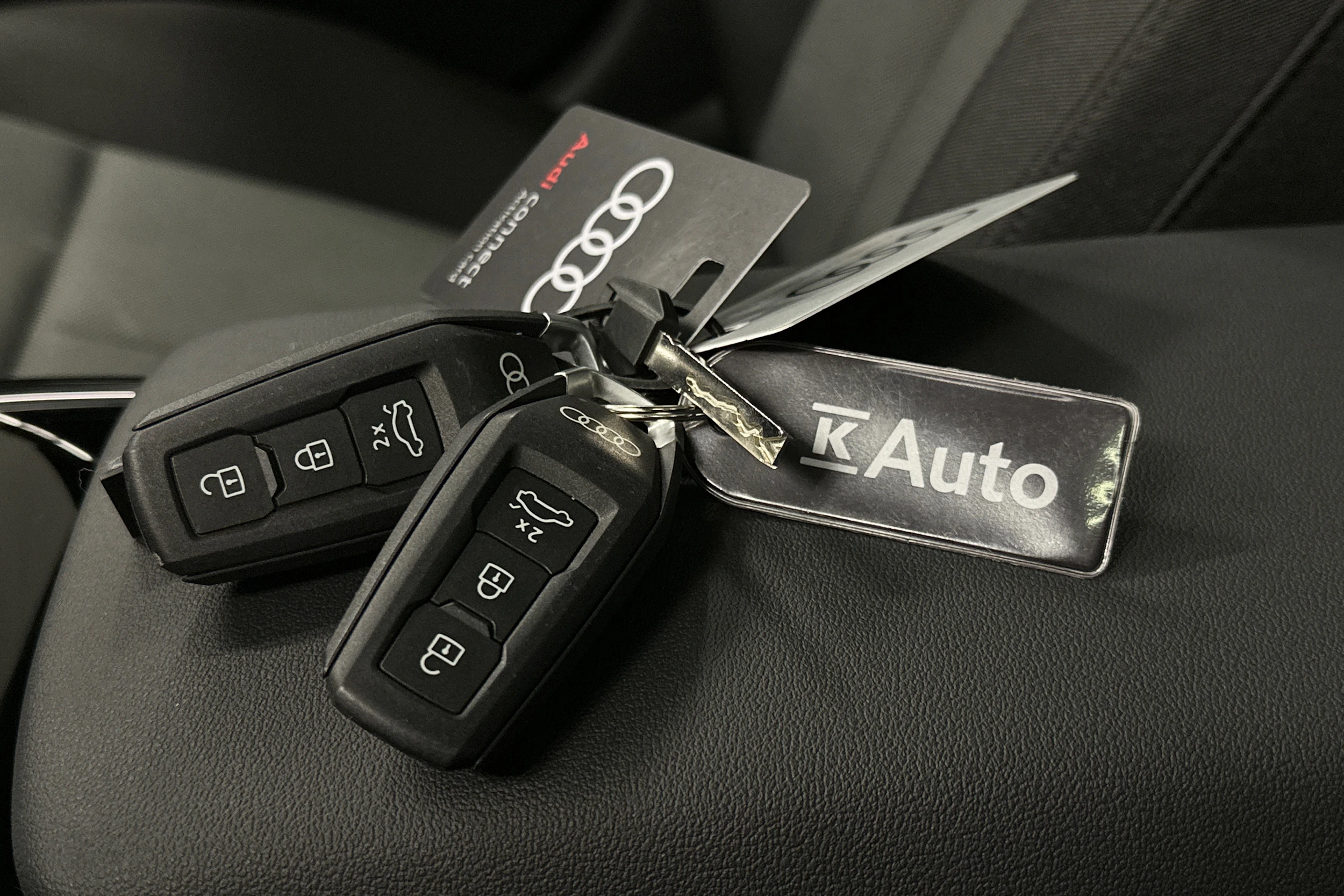 beige Audi A6 e-tron 2025 kuva 36.