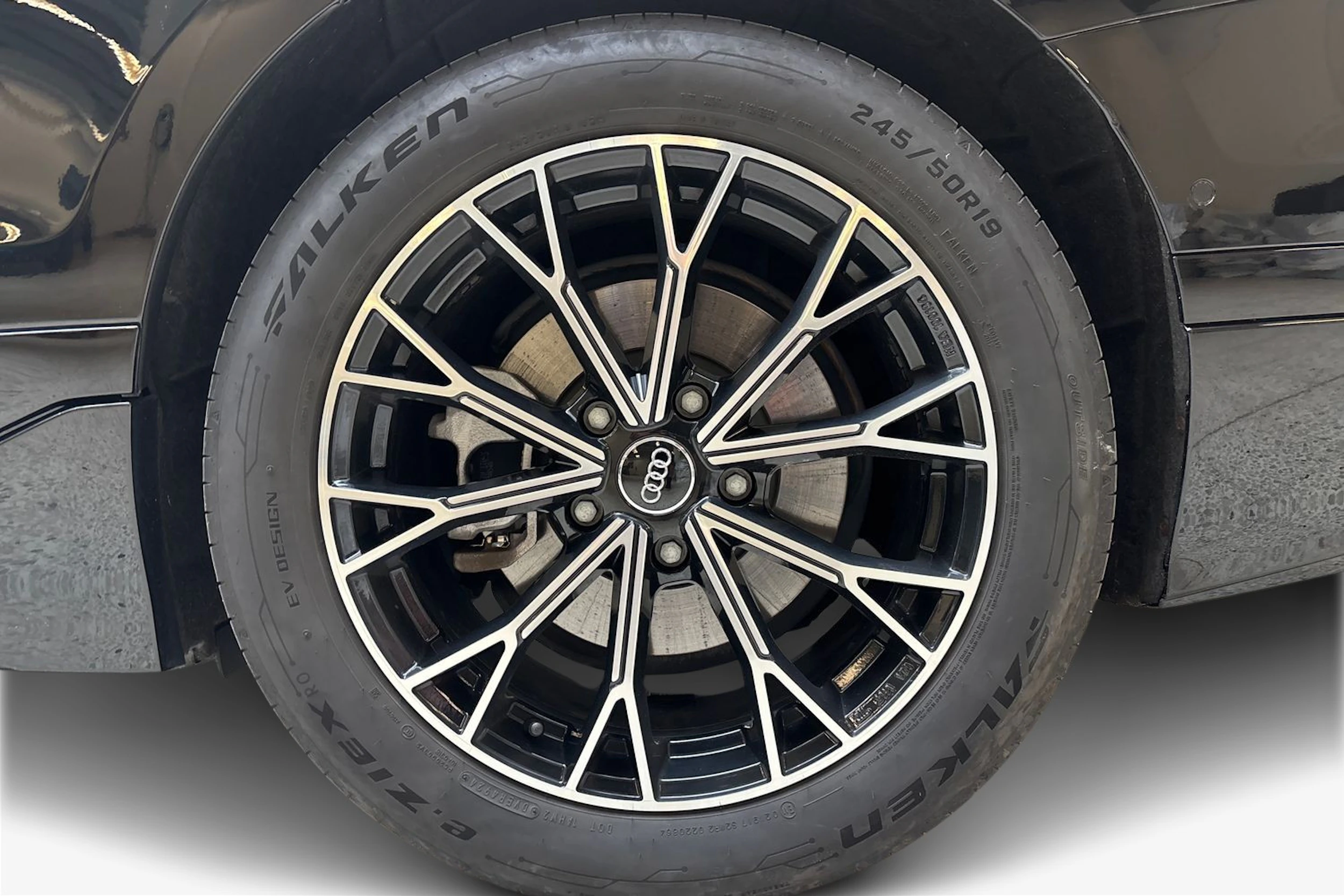 musta Audi A6 e-tron 2025 kuva 9.