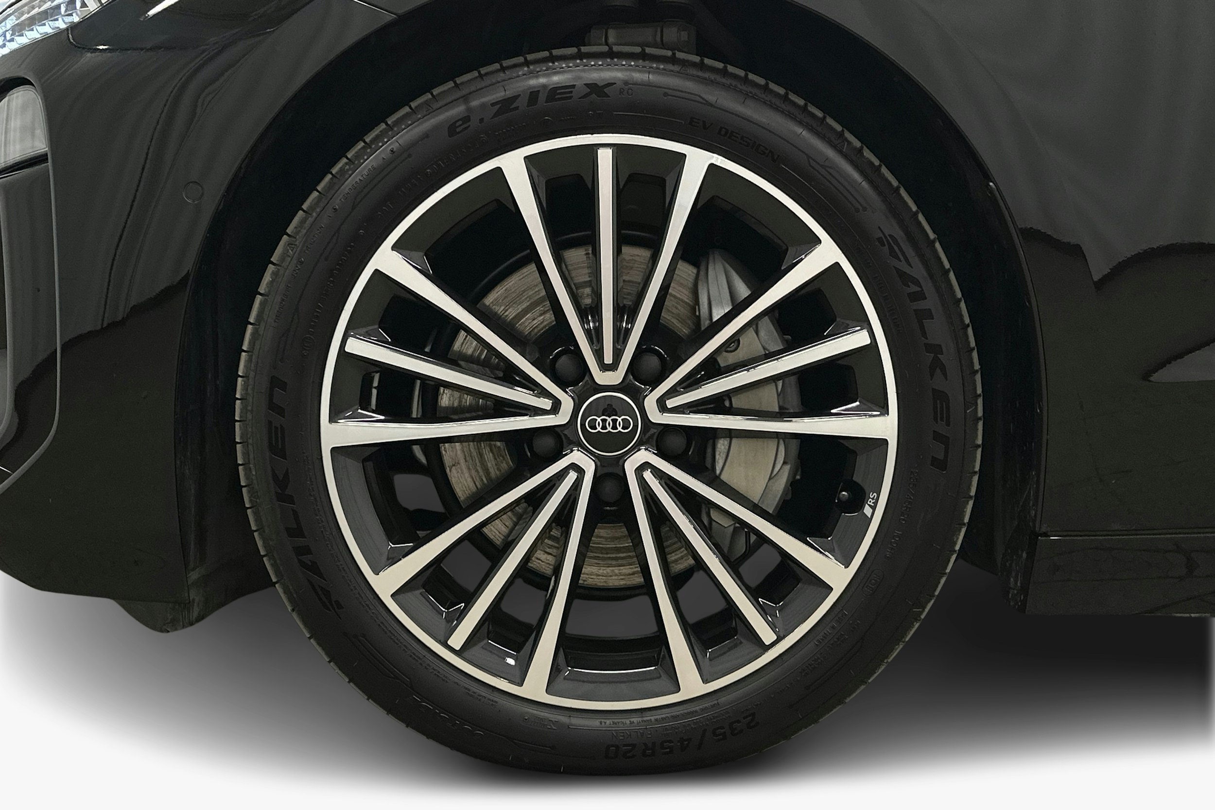 musta Audi A6 e-tron 2025 kuva 11.