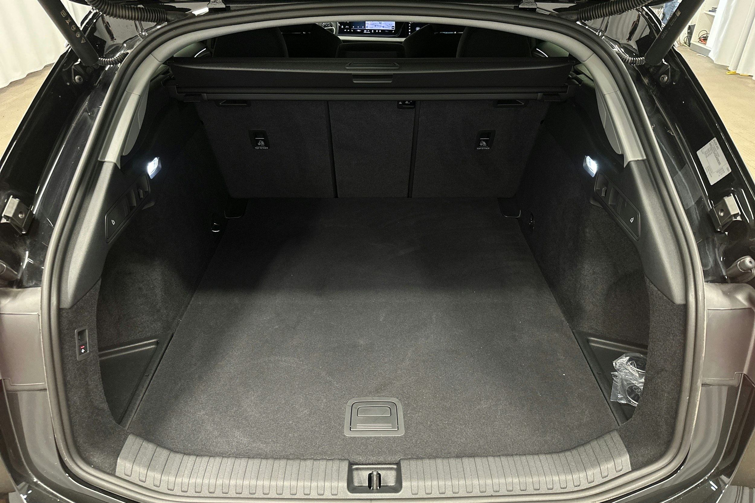 musta Audi A6 e-tron 2025 kuva 13.