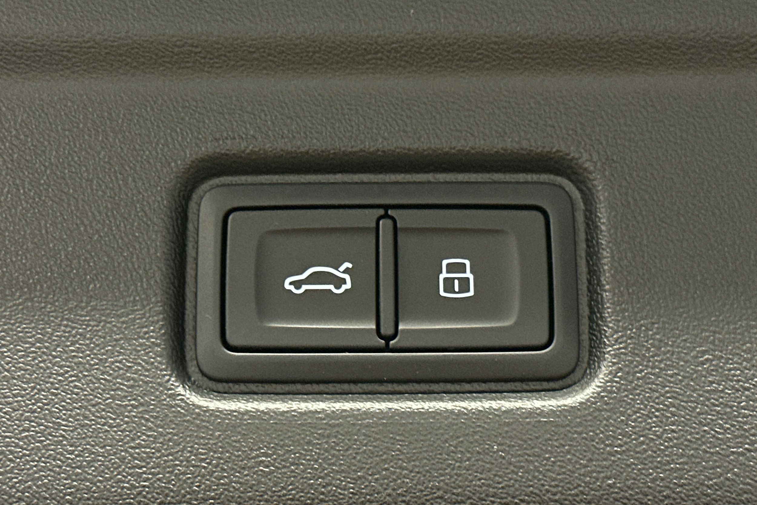 musta Audi A6 e-tron 2025 kuva 15.