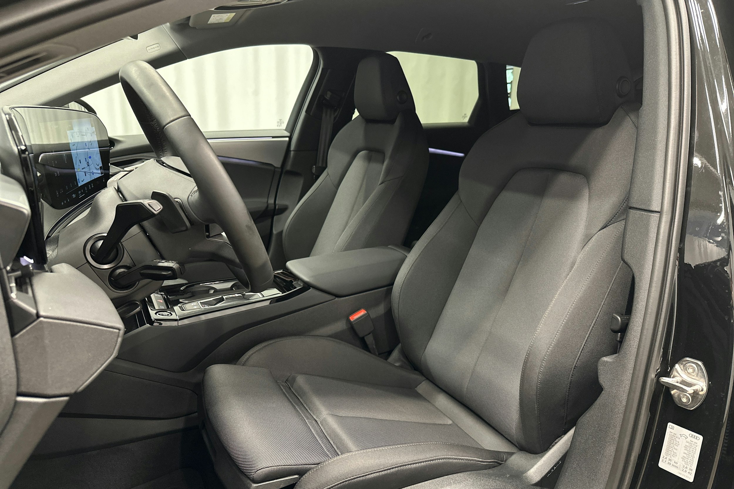 musta Audi A6 e-tron 2025 kuva 16.