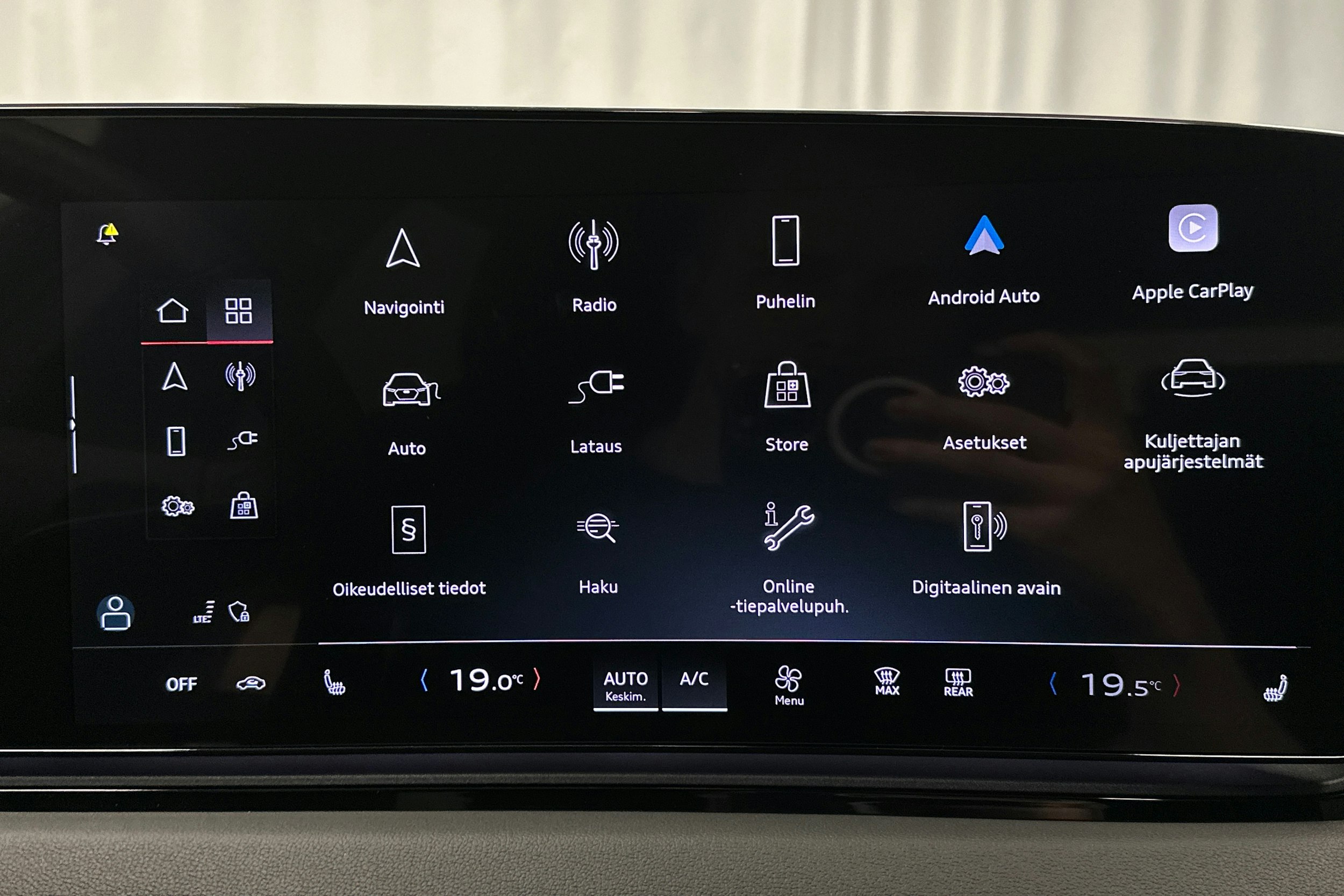 musta Audi A6 e-tron 2025 kuva 24.