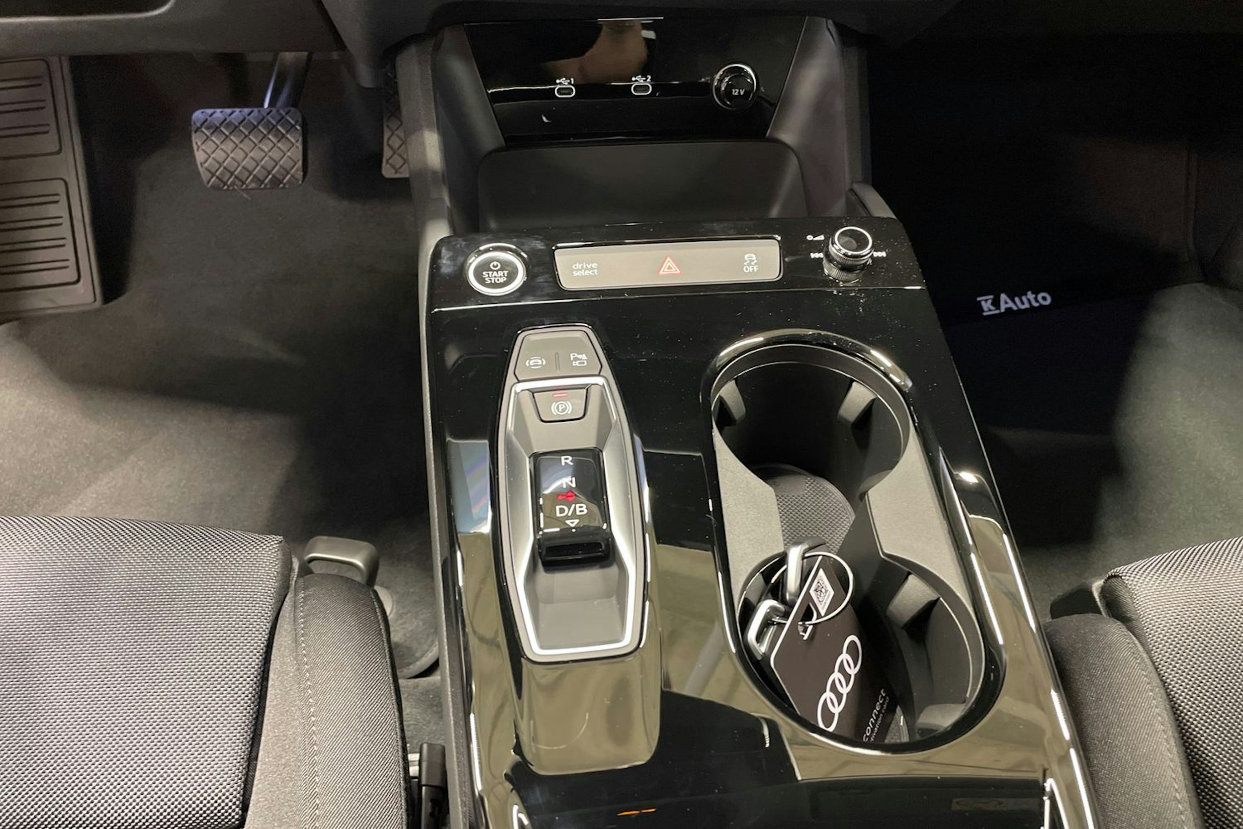 musta Audi A6 e-tron 2025 kuva 10.