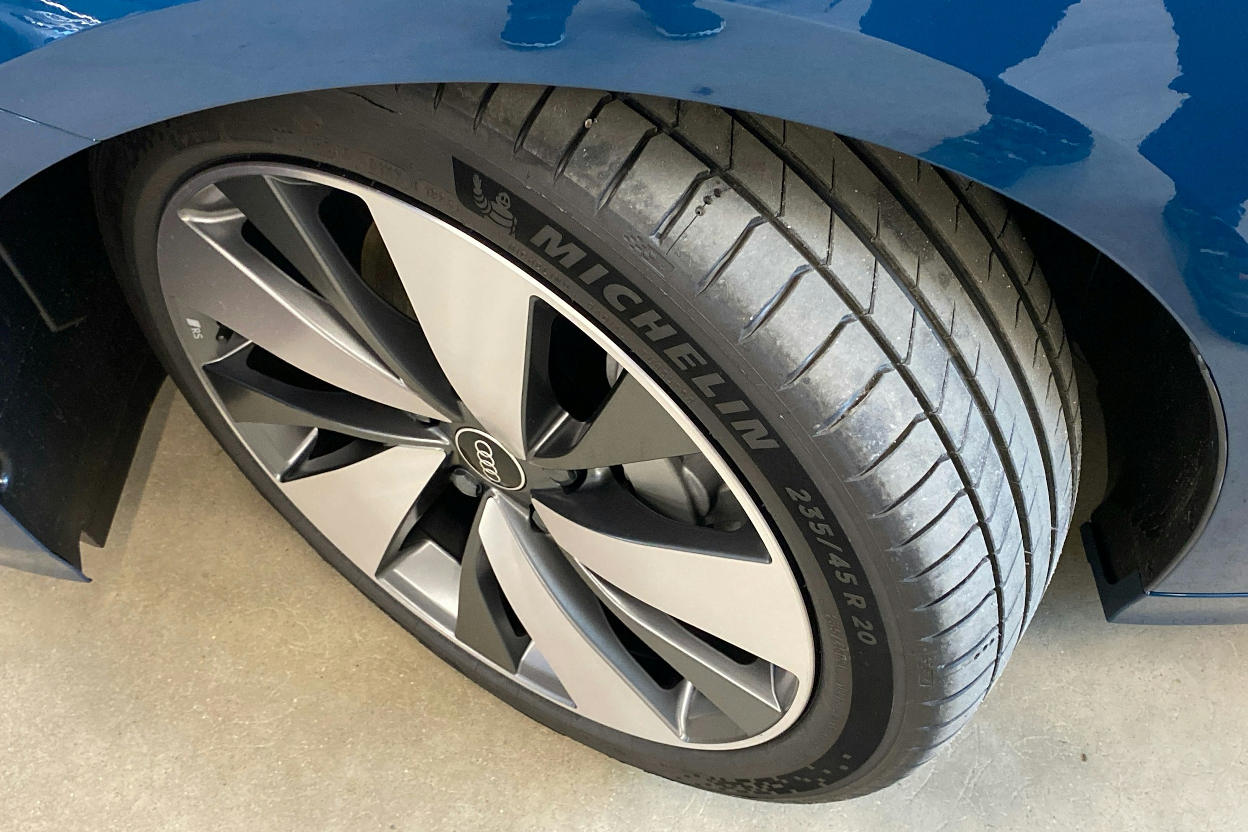 sininen Audi A6 e-tron 2025 kuva 10.